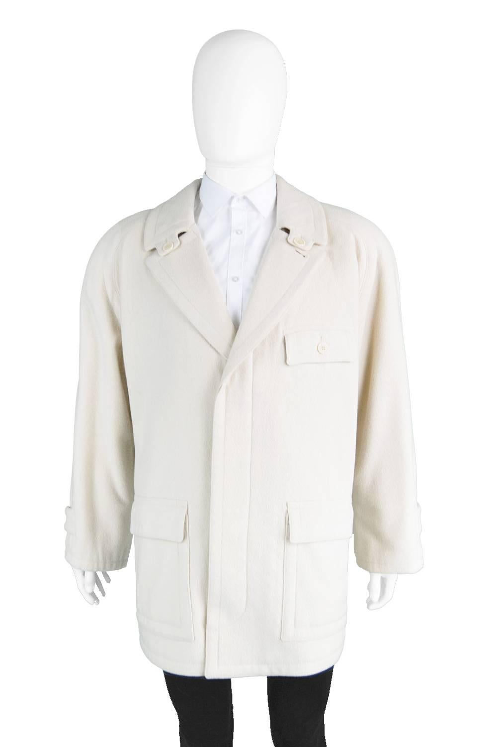 Louis Féraud Men's Cream Italian Wool Raglan Sleeve Coat, 1980s In Good Condition For Sale In Doncaster, South Yorkshire