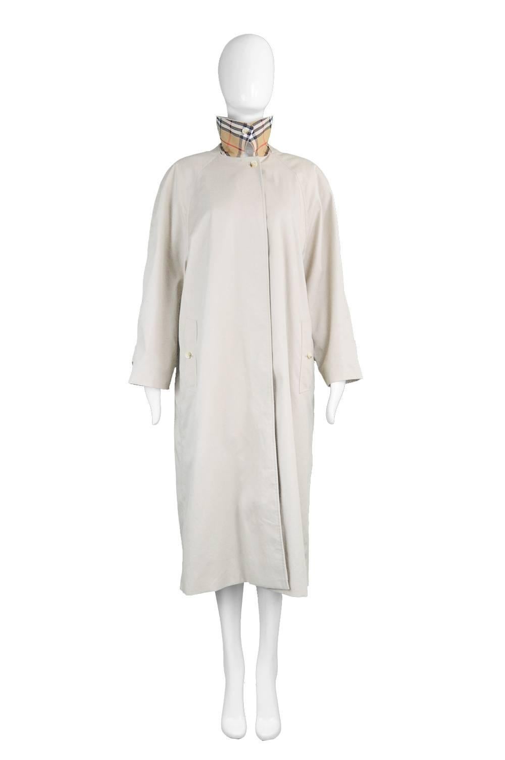 A chic and classic vintage women's mac/ mackintosh coat from the 1980s by Burberrys before they dropped the 's' in 1998 and became Burberry. With a loose, swing style fit that gives a truly elegant silhouette, a fly front button placket and a collar