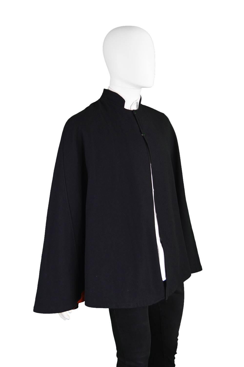 Scott Lester Rare Vintage Men's Wool Cape with Red Lining, 1960s In Excellent Condition For Sale In Doncaster, South Yorkshire
