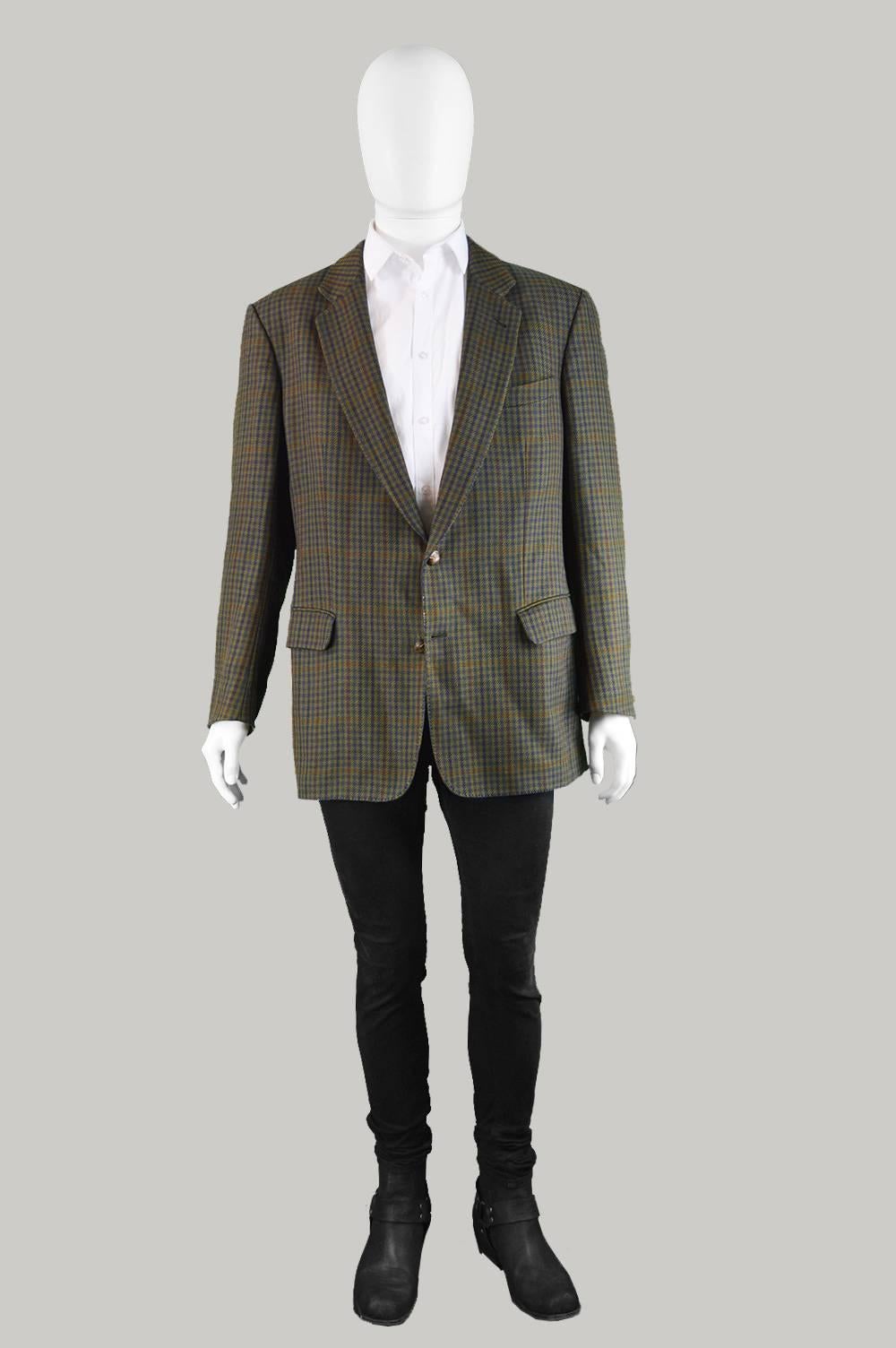 A vintage Men's plaid tweed mens blazer from c the. 1970s by British designer label, Burberry, when prior to 1998 they were known as 