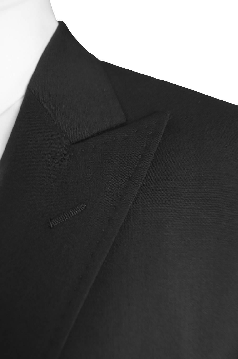 Dolce & Gabbana Men's Classic Peaked Lapels Dinner Jacket, c. Fall 2005 In Excellent Condition For Sale In Doncaster, South Yorkshire