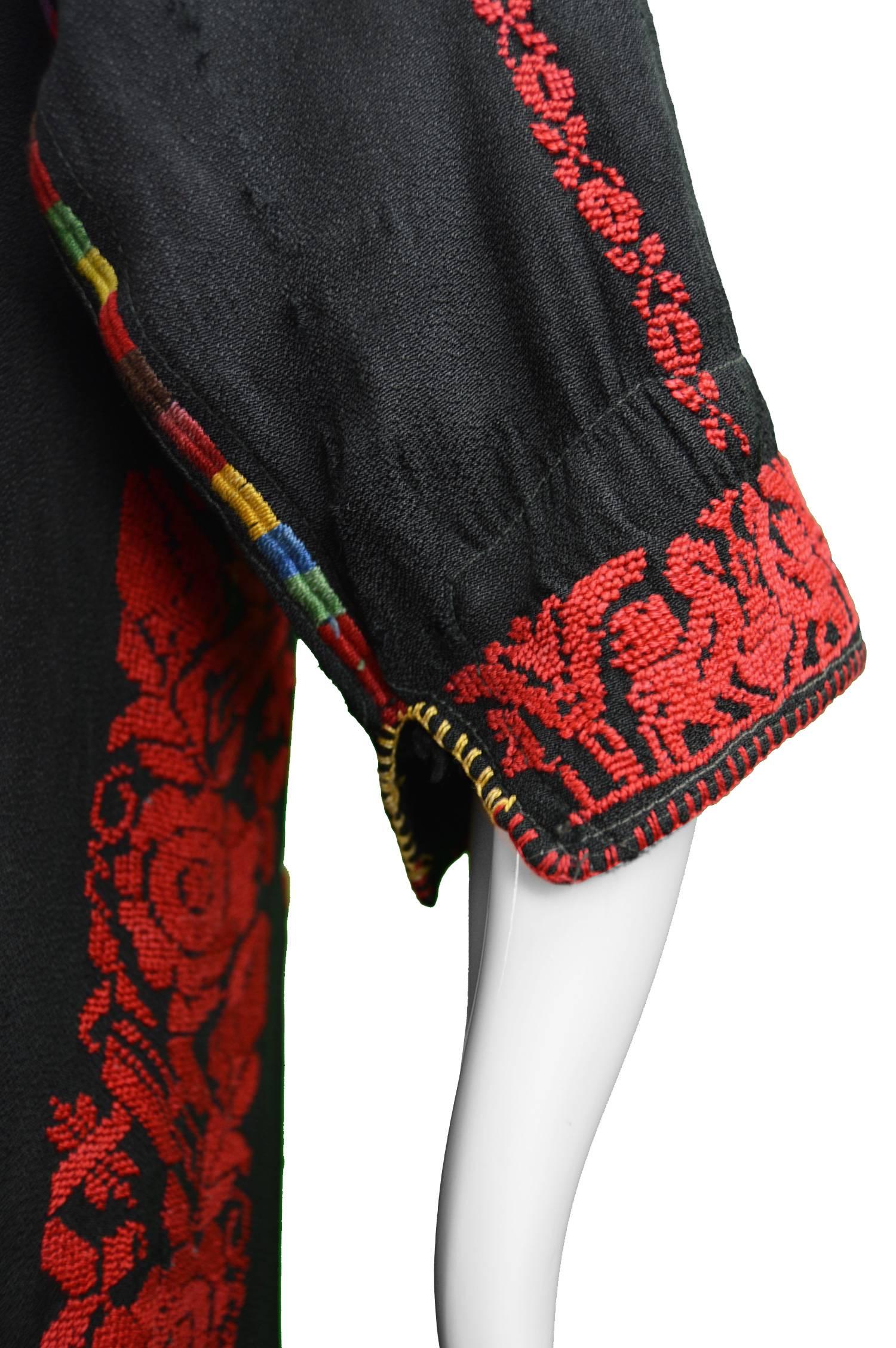 Hand Embroidered Black Vintage Bedouin Palestinian Tribal Dress, c.1930s In Good Condition In Doncaster, South Yorkshire