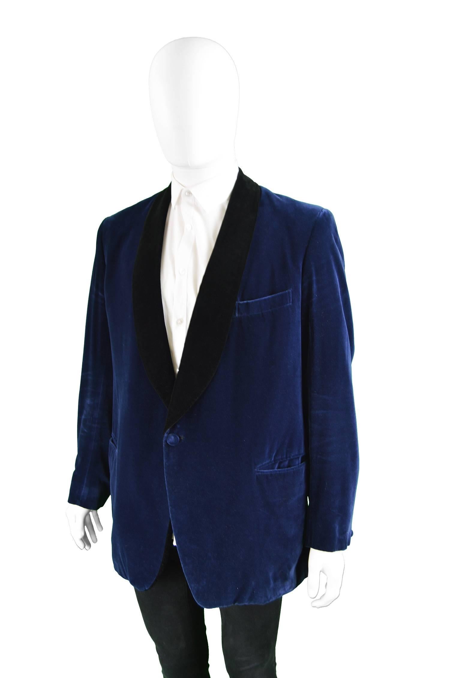 Harrods Men's Midnight Blue & Black Velvet Smoking Jacket, 1960s In Good Condition In Doncaster, South Yorkshire
