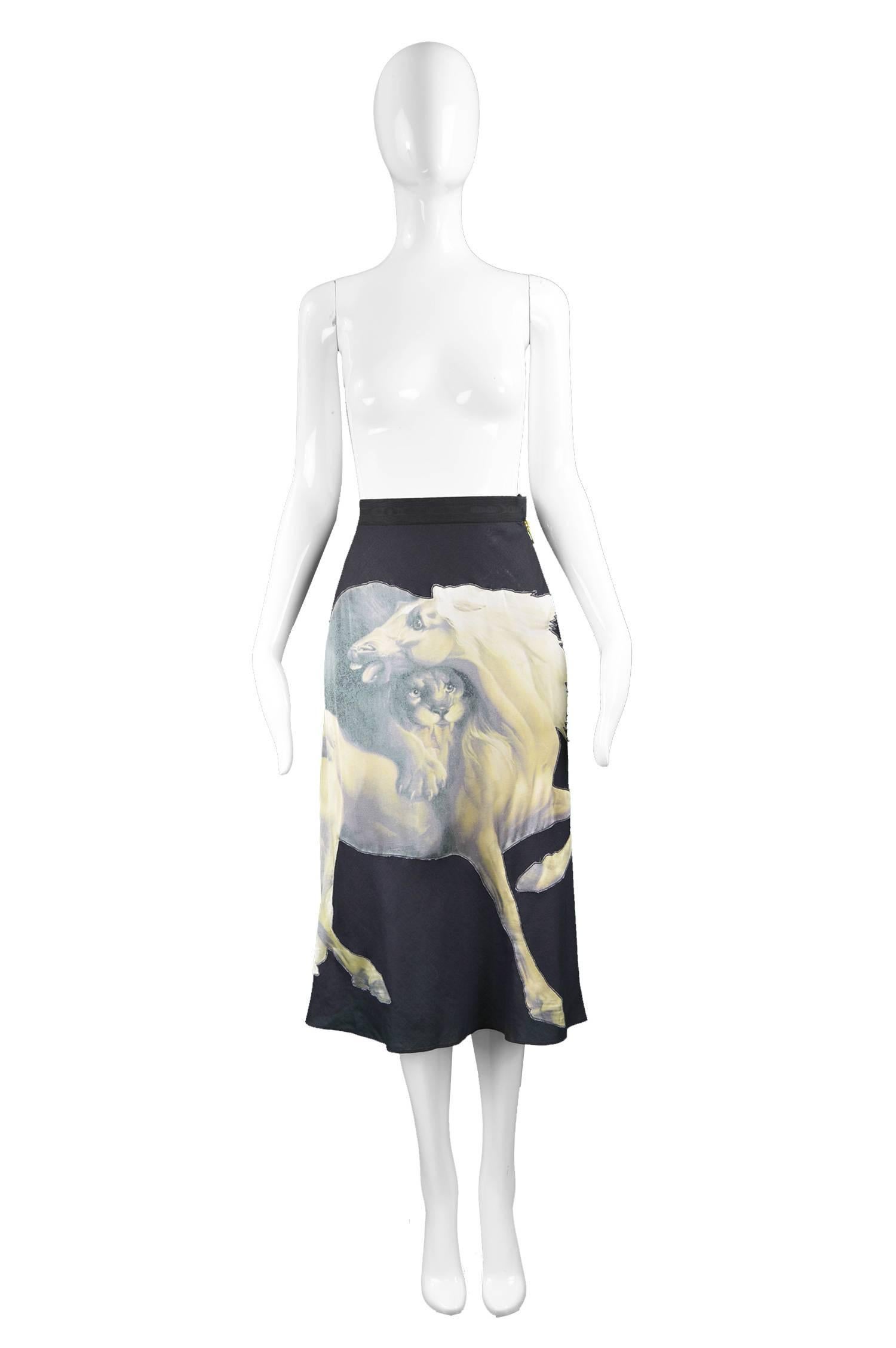 Chloé by Stella McCartney Skirt with George Stubbs Horse Appliqué, S/S 2001

Size: Label says 38 but fits more like a UK 6-8/ US 2-4. 
Waist - 25” / 63cm
Hips - 38” / 96cm
Length (Waist to Hem) - 31” / 79cm
 
Condition: Very Good preowned condition
