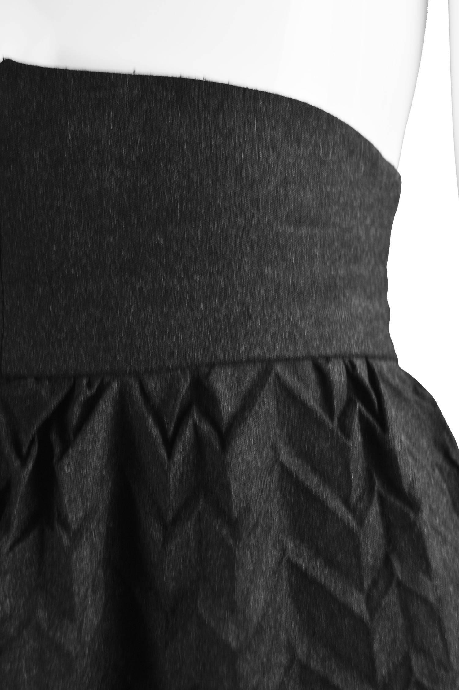 Romeo Gigli Museum Held High Waisted Grey Chevron Pleated Wool Skirt, c.1992 In Excellent Condition For Sale In Doncaster, South Yorkshire