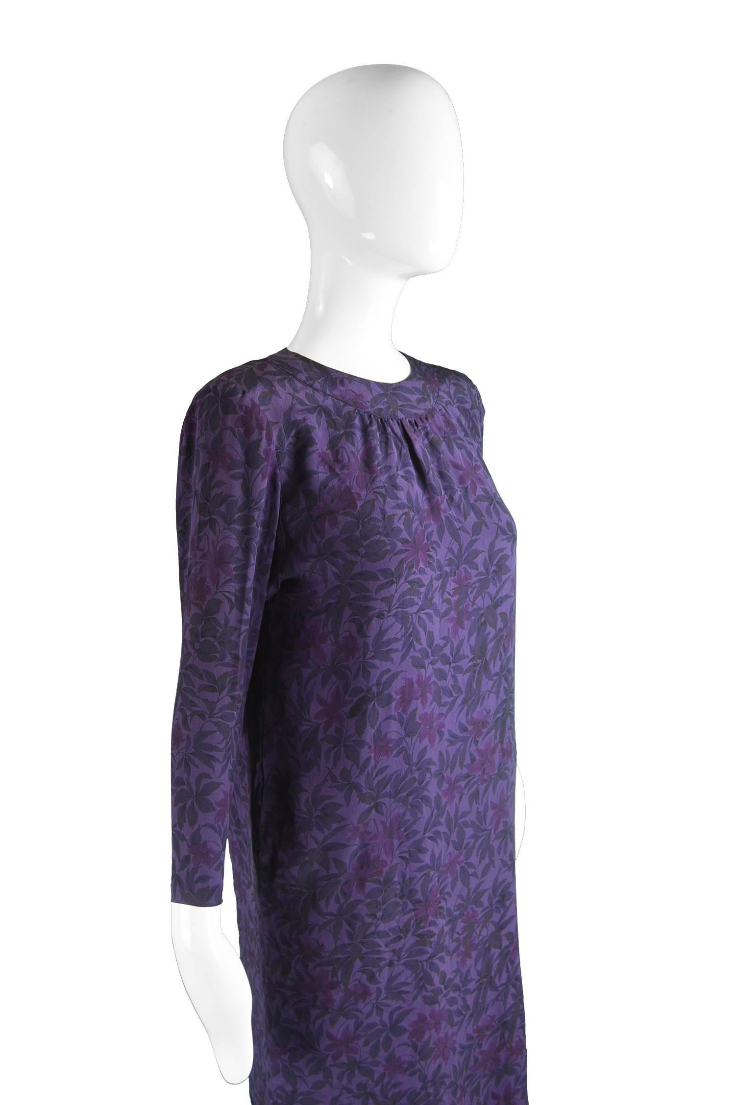 Hanae Mori Purple Vintage Hibiscus Print Simple Silk Shift Dress, 1980s In Excellent Condition For Sale In Doncaster, South Yorkshire