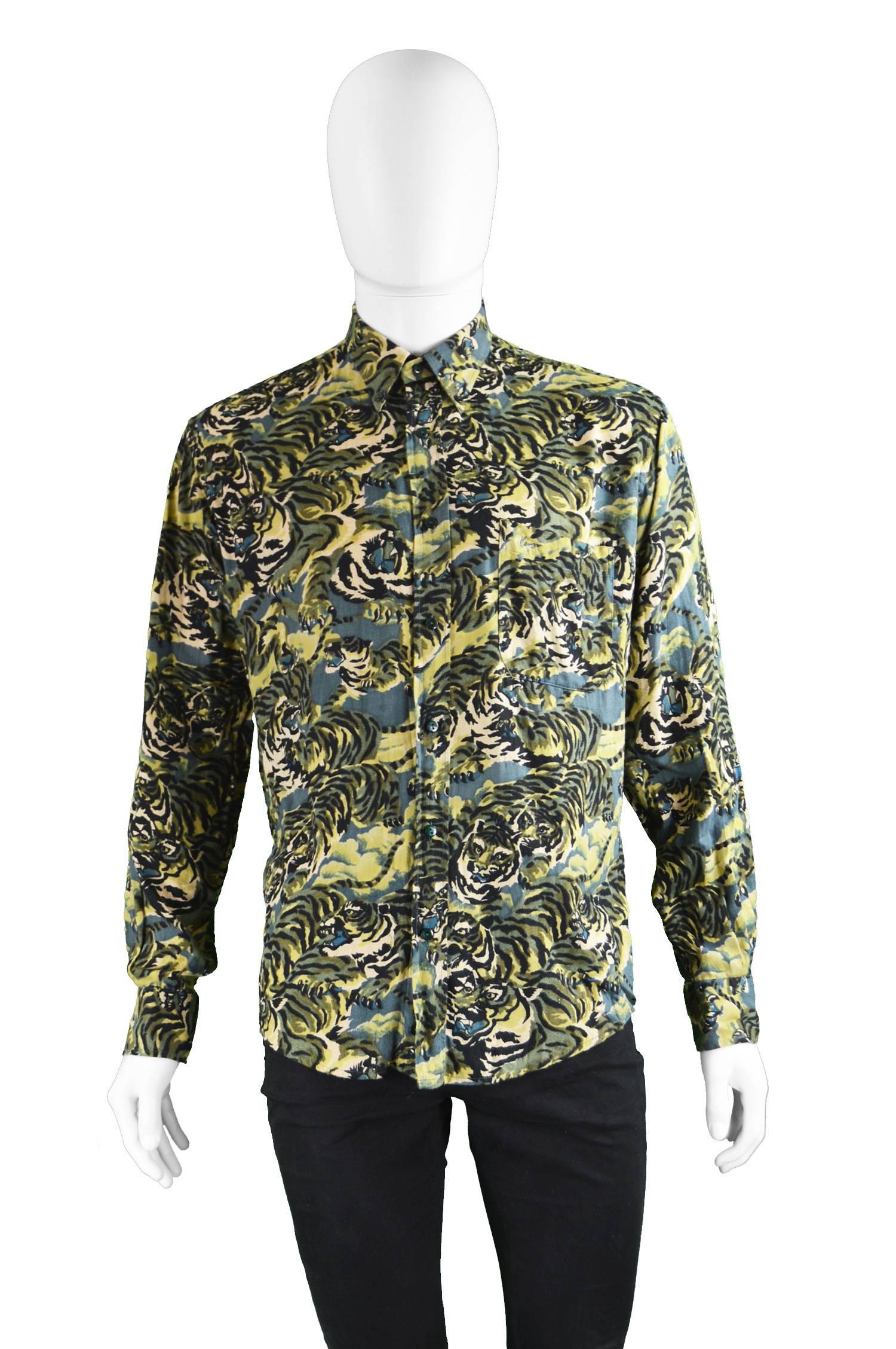 Kenzo Men's Vintage Iconic 'Flying Tiger' Print Button Down Shirt, 1990s

Estimated Size: Best fits a Medium to Large with an intended loose fit. Check measurements to ensure best fit) 
Chest - 46” / 117cm
Length (Shoulder to Hem) - 25” /