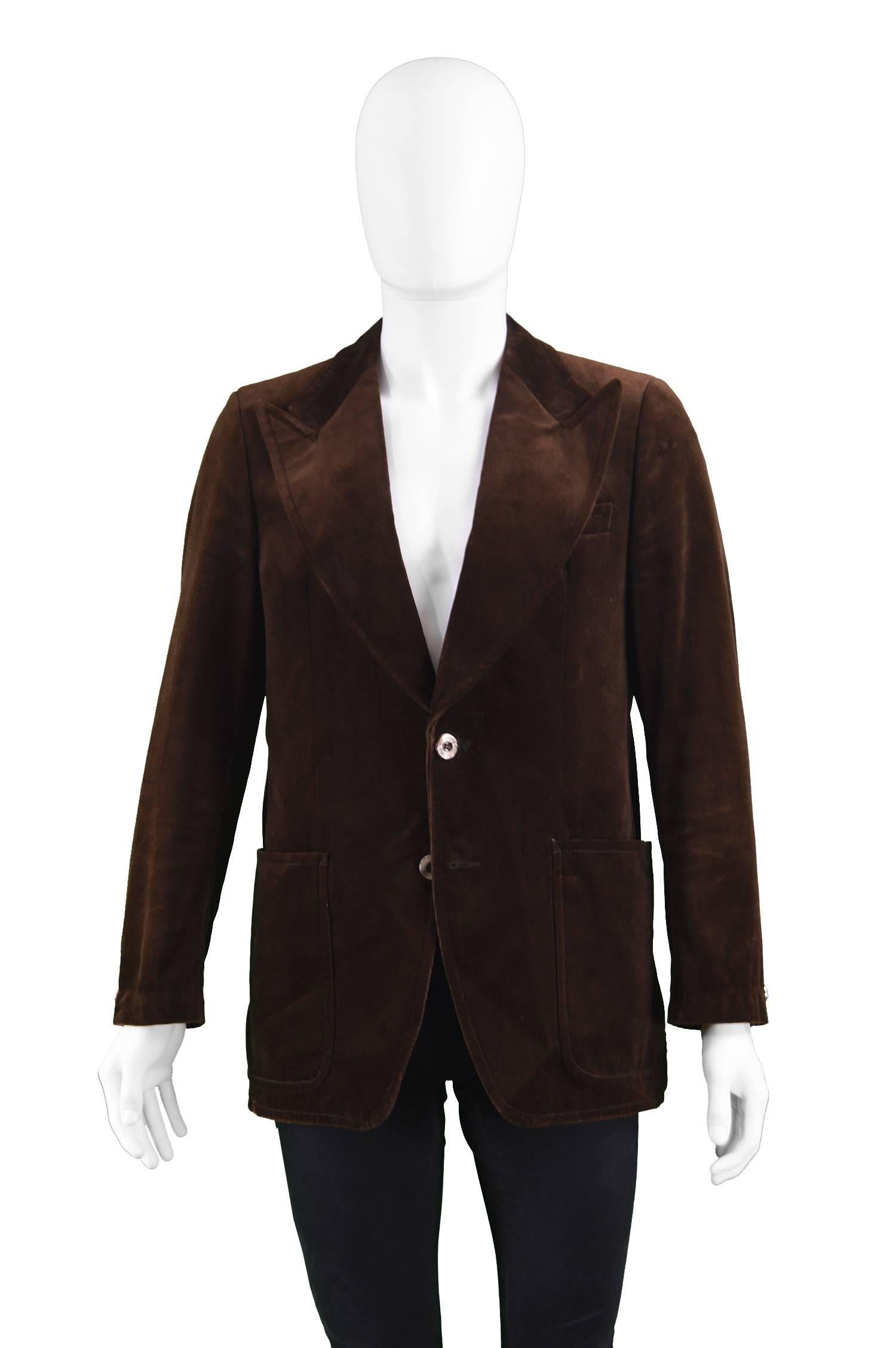 Angelo Litrico Men's Vintage Brown Velvet Wide Lapels Blazer Jacket, 1970s 

Size: Marked 50 which is roughly a men's Medium. Please check measurements. 
Chest - 40” / 101cm
Waist - 38” / 96cm
Length (Shoulder to Hem) - 29” / 73cm
Shoulder to