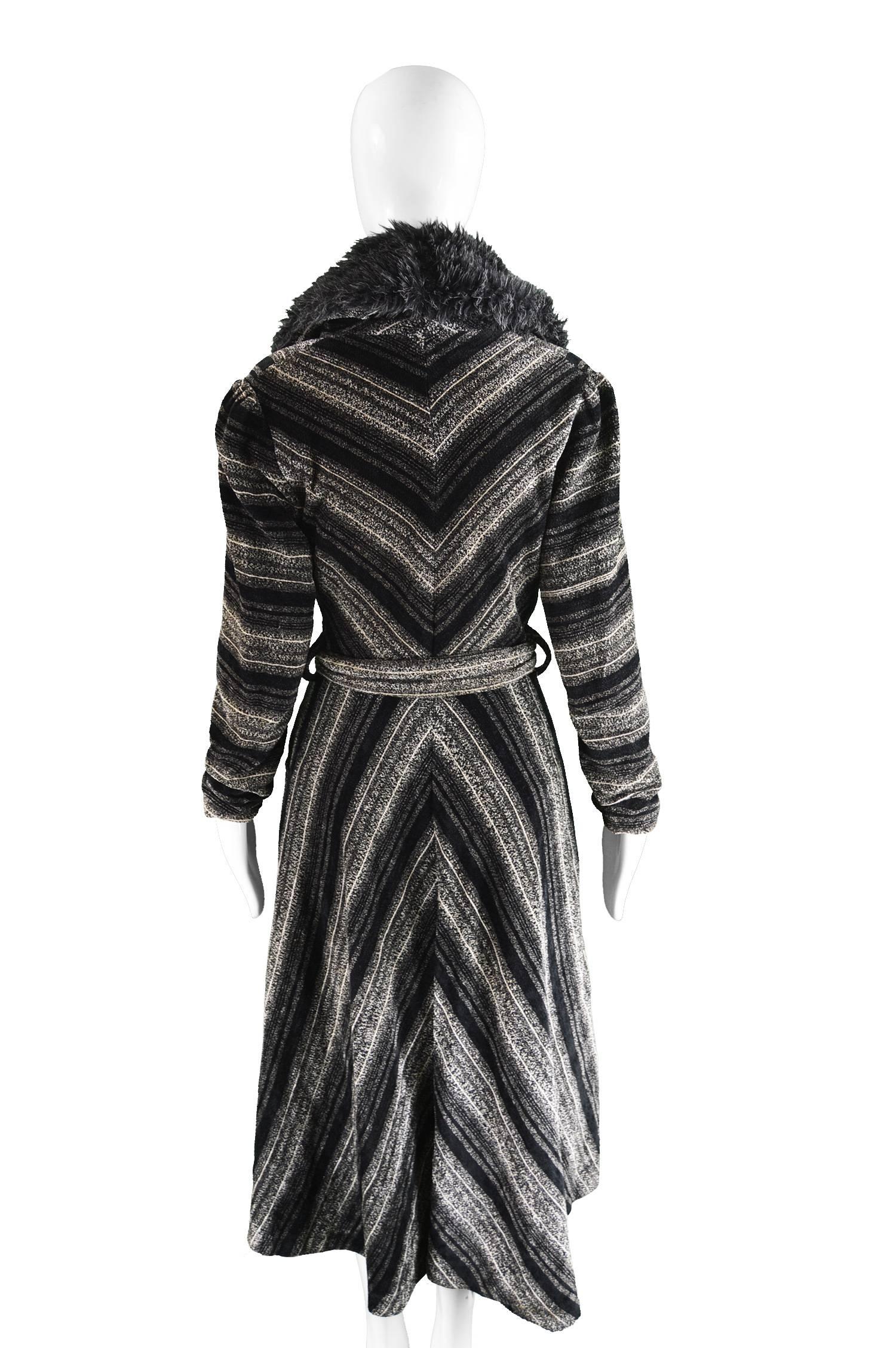 Aristos of London Vintage Chenille Coat with Big Faux Fur Collar, 1970s In Excellent Condition For Sale In Doncaster, South Yorkshire