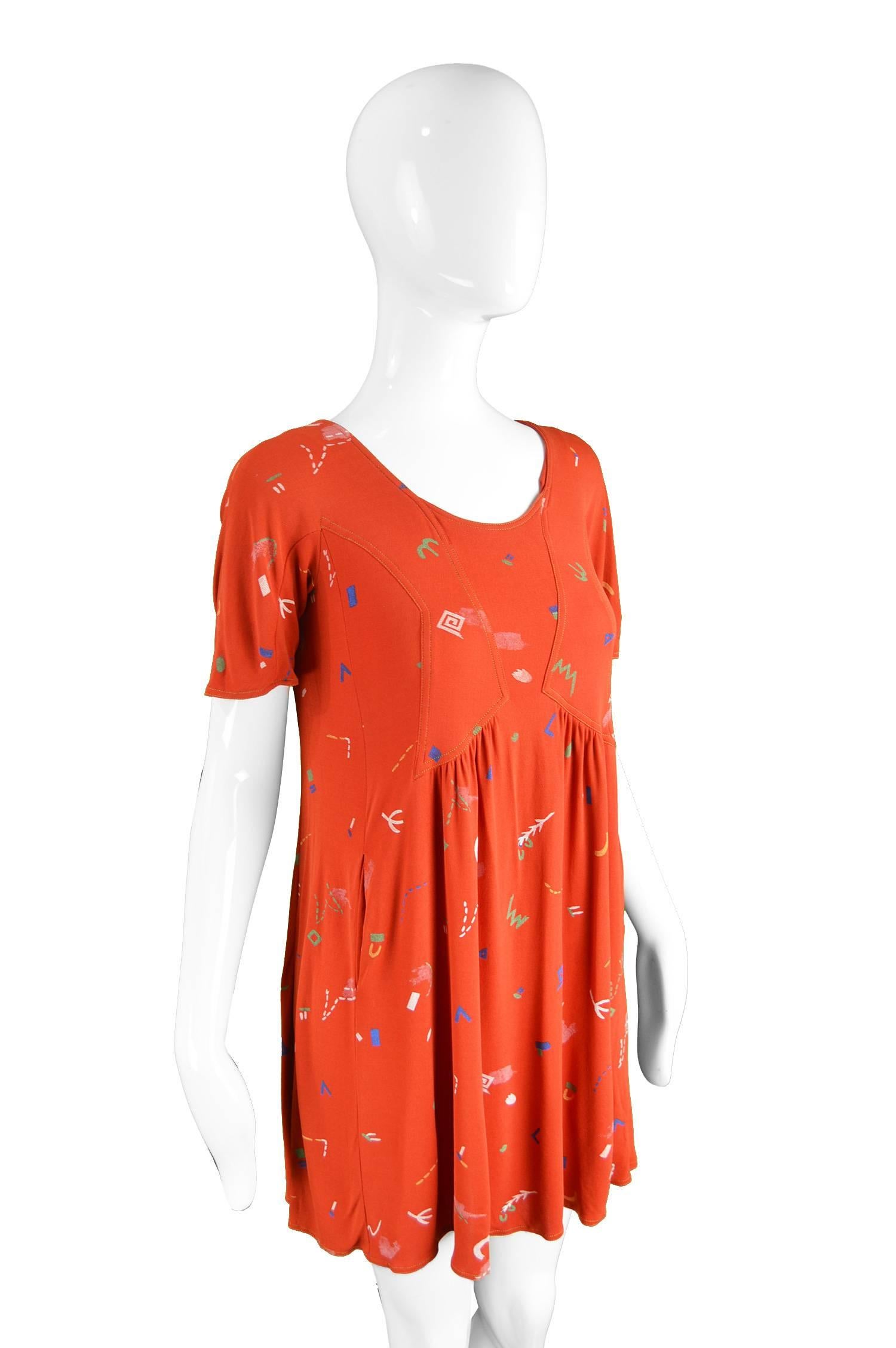 Jean Muir Vogue Featured Vintage Red Atomic Print Matte Jersey Mini Dress, 1976  For Sale 2