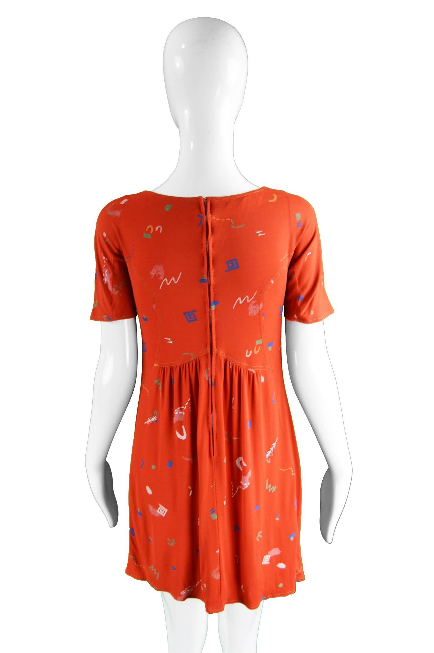 Jean Muir Vogue Featured Vintage Red Atomic Print Matte Jersey Mini Dress, 1976  For Sale 5