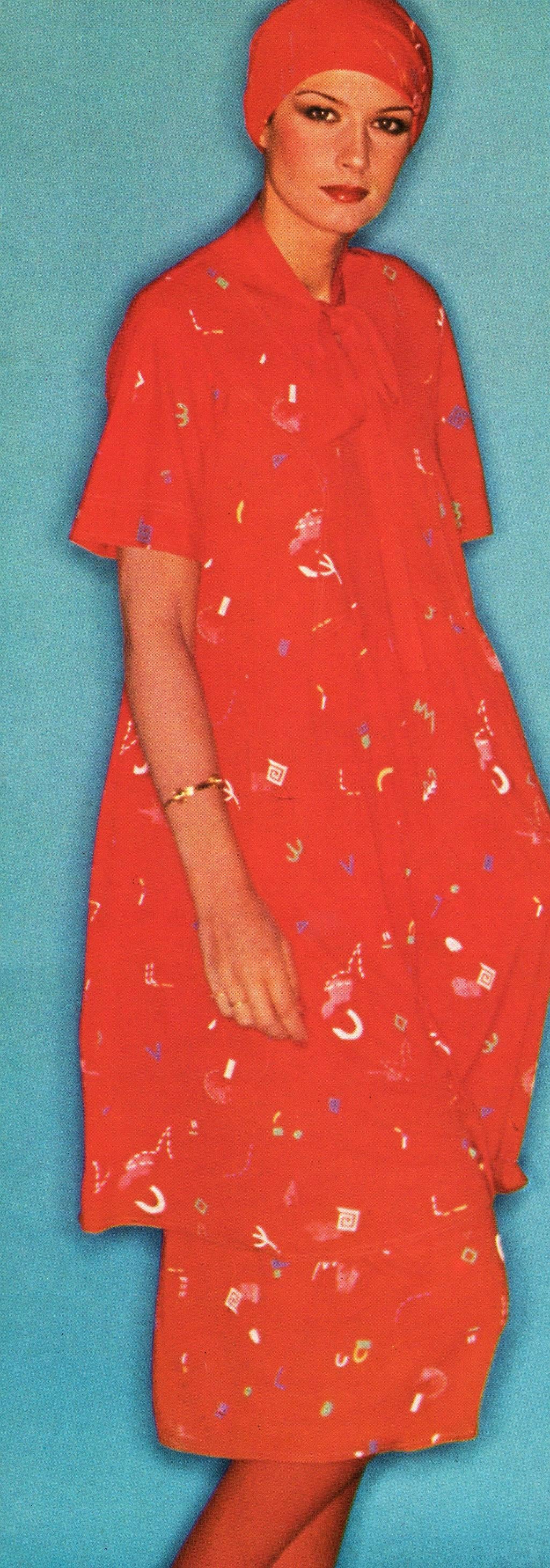 Jean Muir Vogue Featured Vintage Red Atomic Print Matte Jersey Mini Dress, 1976  For Sale 6