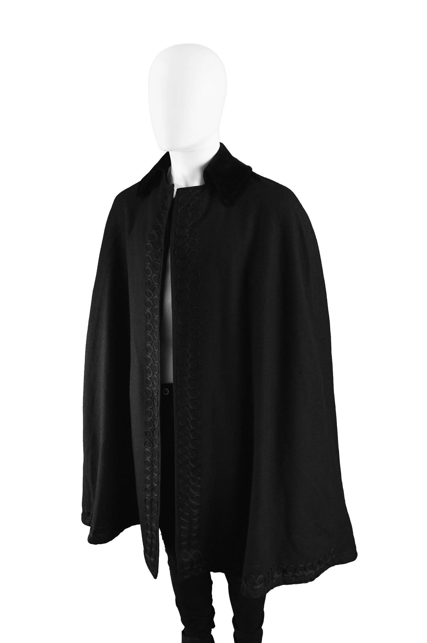 Women's or Men's Vintage Men's Black Wool Cape with Velvet Collar by Scott Lester, 1960s For Sale
