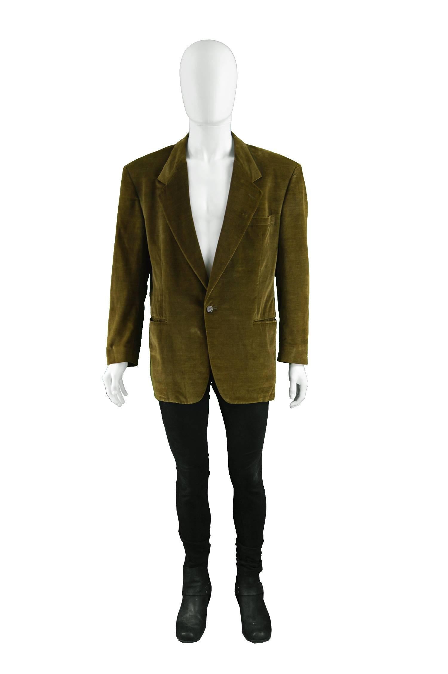 Gianni Versace Men's Vintage Brown Velvet Bold Shoulder Blazer Jacket, 1980s

Size: Marked 50 which is roughly a men's Large. Please check measurements.
Chest - 44” / 112cm (allow a couple of inches room for movement)
Waist - 40” / 101cm
Length