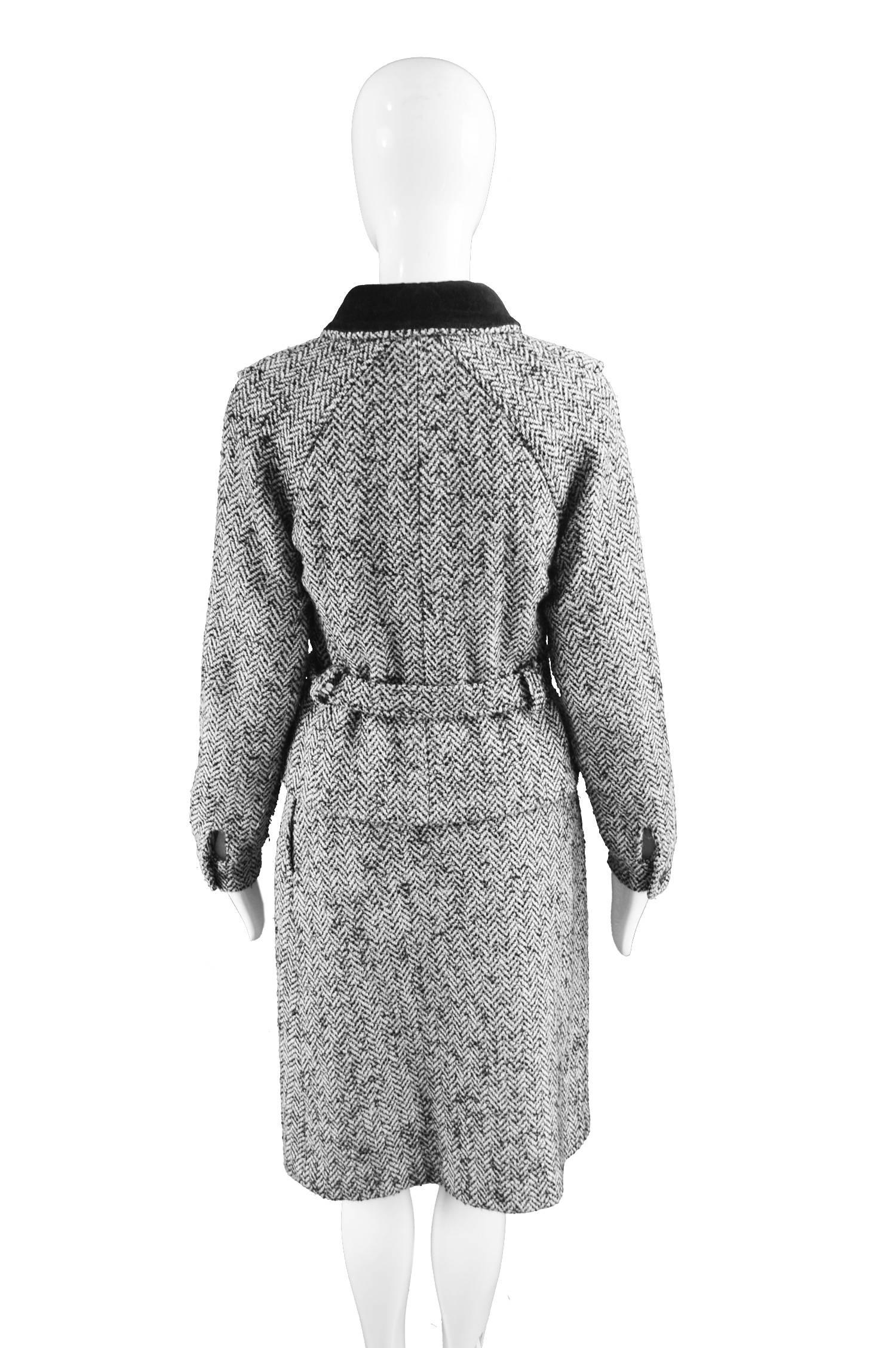 Louis Féraud Vintage Grey Wool Tweed Skirt Suit with Velvet Collar, 1970s 3