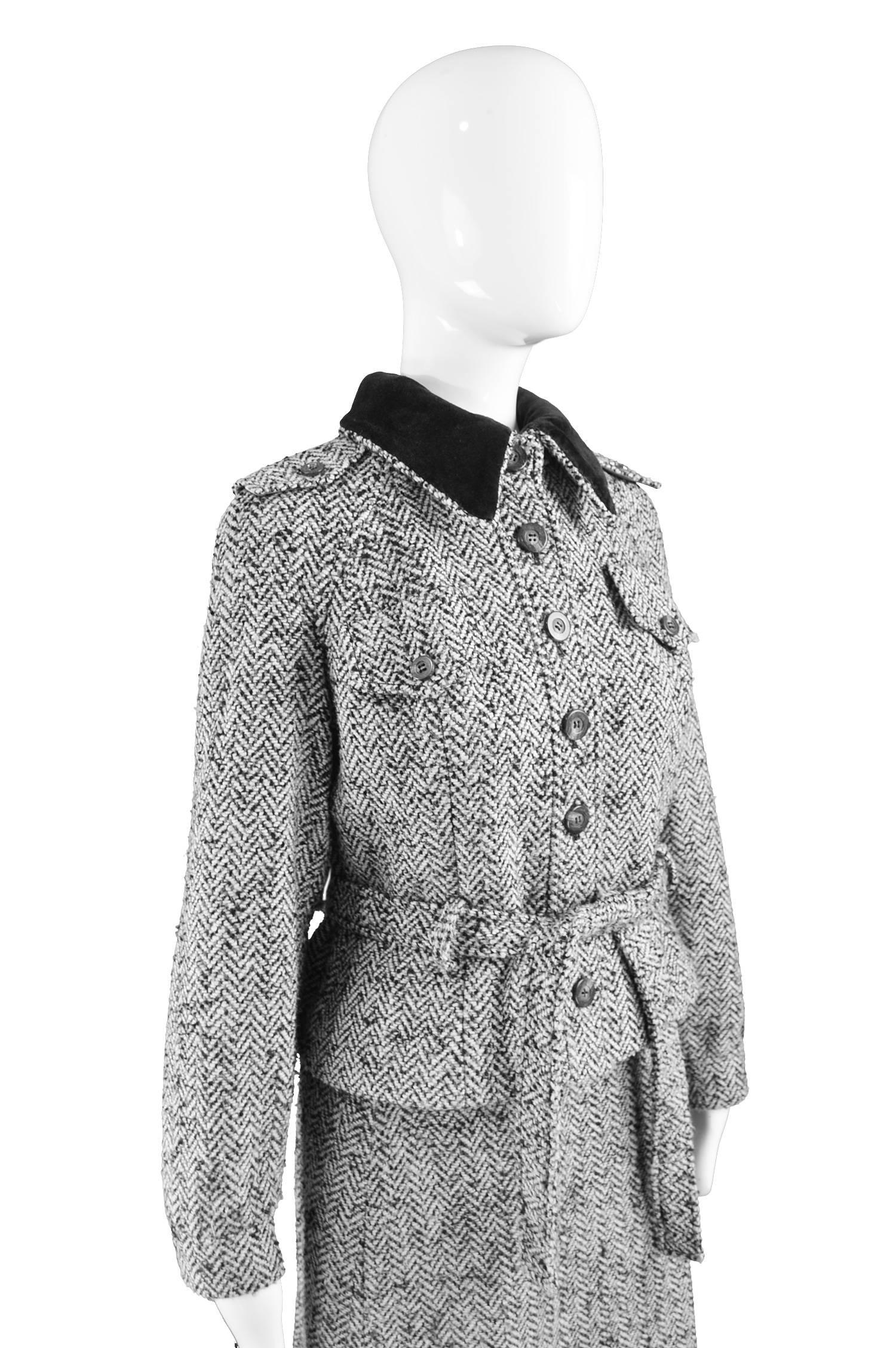 Louis Féraud Vintage Grey Wool Tweed Skirt Suit with Velvet Collar, 1970s In Good Condition In Doncaster, South Yorkshire
