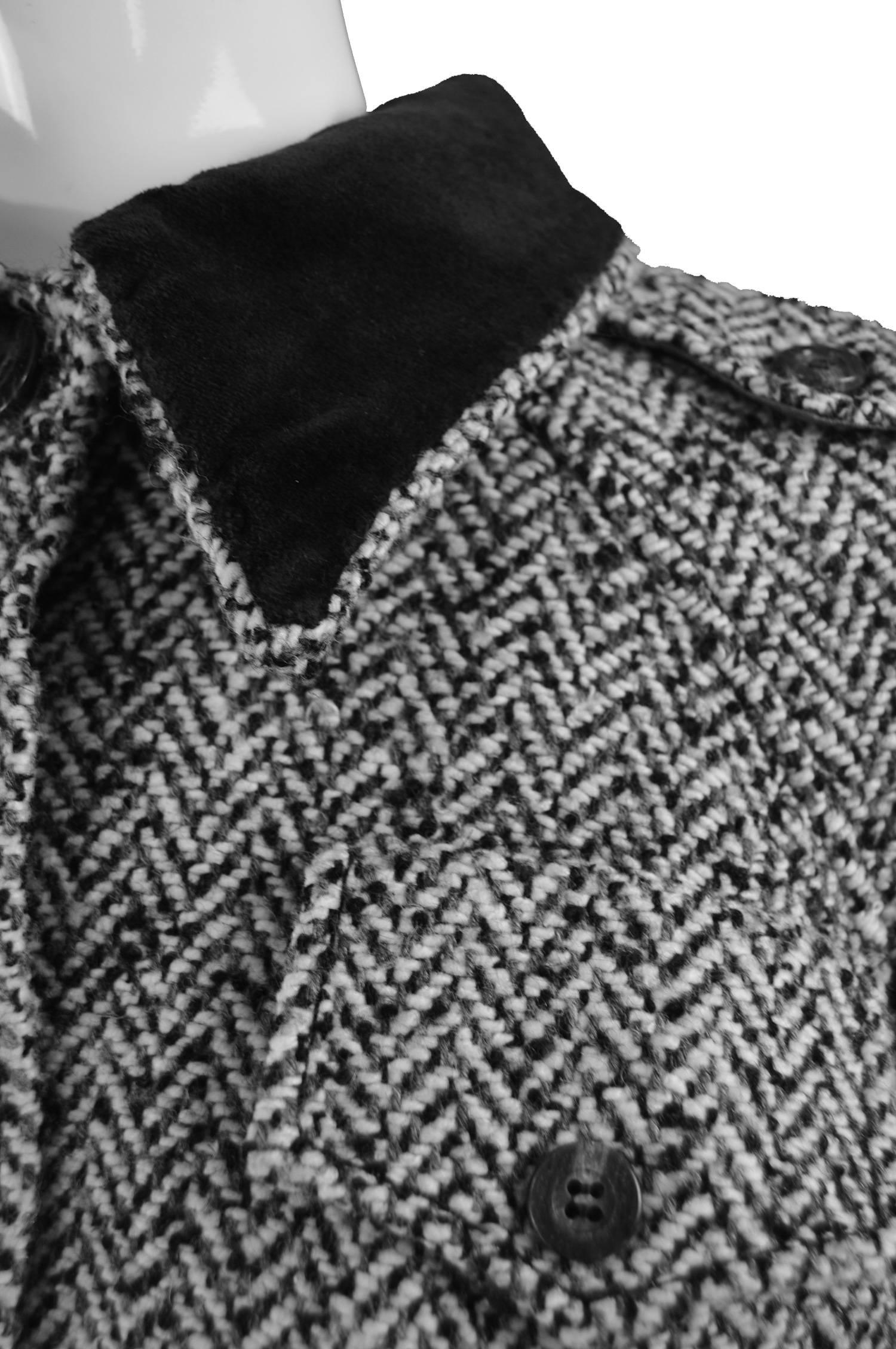 Louis Féraud Vintage Grey Wool Tweed Skirt Suit with Velvet Collar, 1970s 2