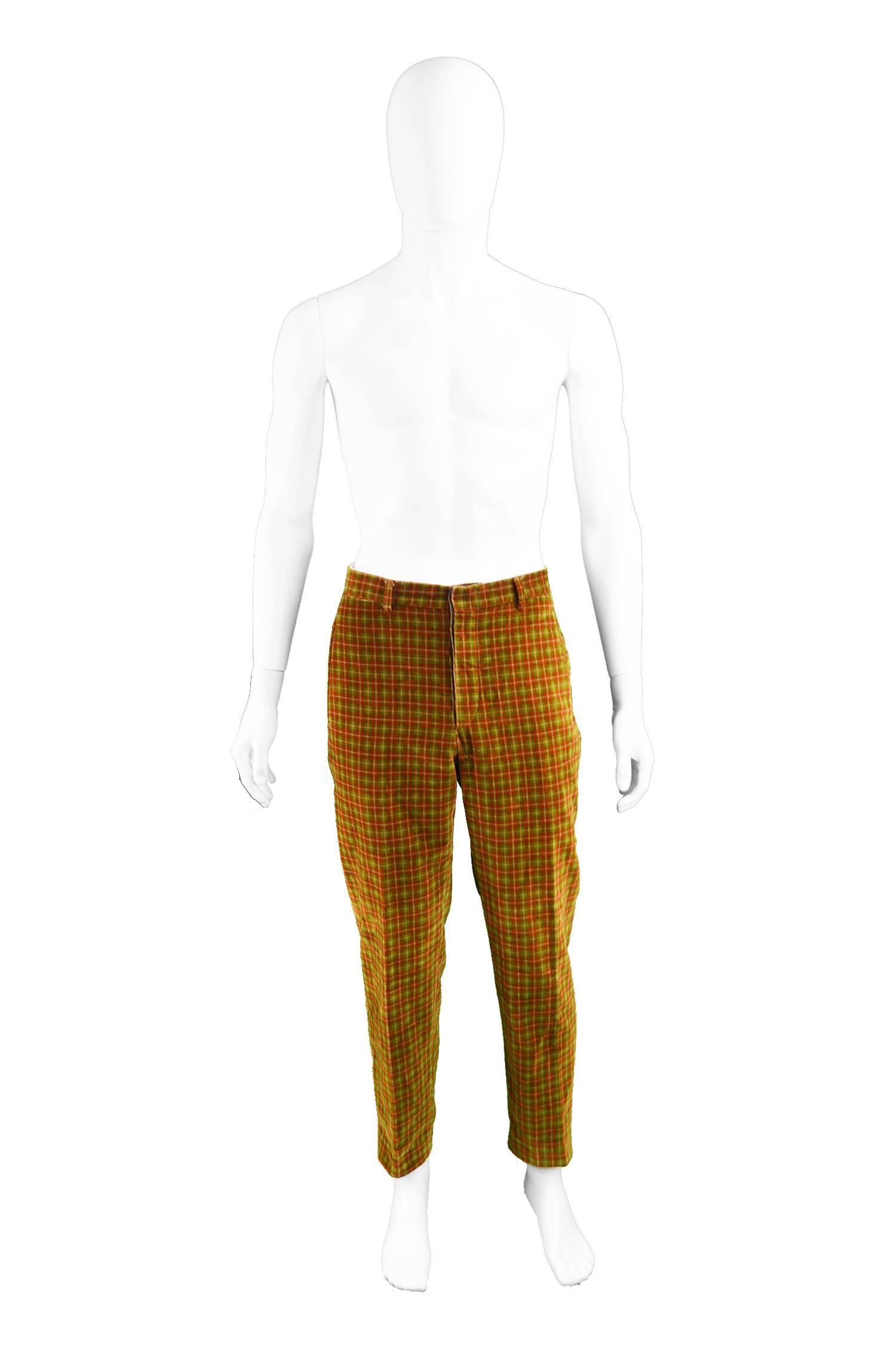 Romeo Gigli Men's Vintage Velvet Plaid Red & Green Straight Leg Pants, 1990s

Size: Marked 50 which is roughly a men's Medium. Please check measurements. 
Waist - 34” / 86cm (allow a couple of inches room for movement)
Hips - 42” / 106cm
Rise -