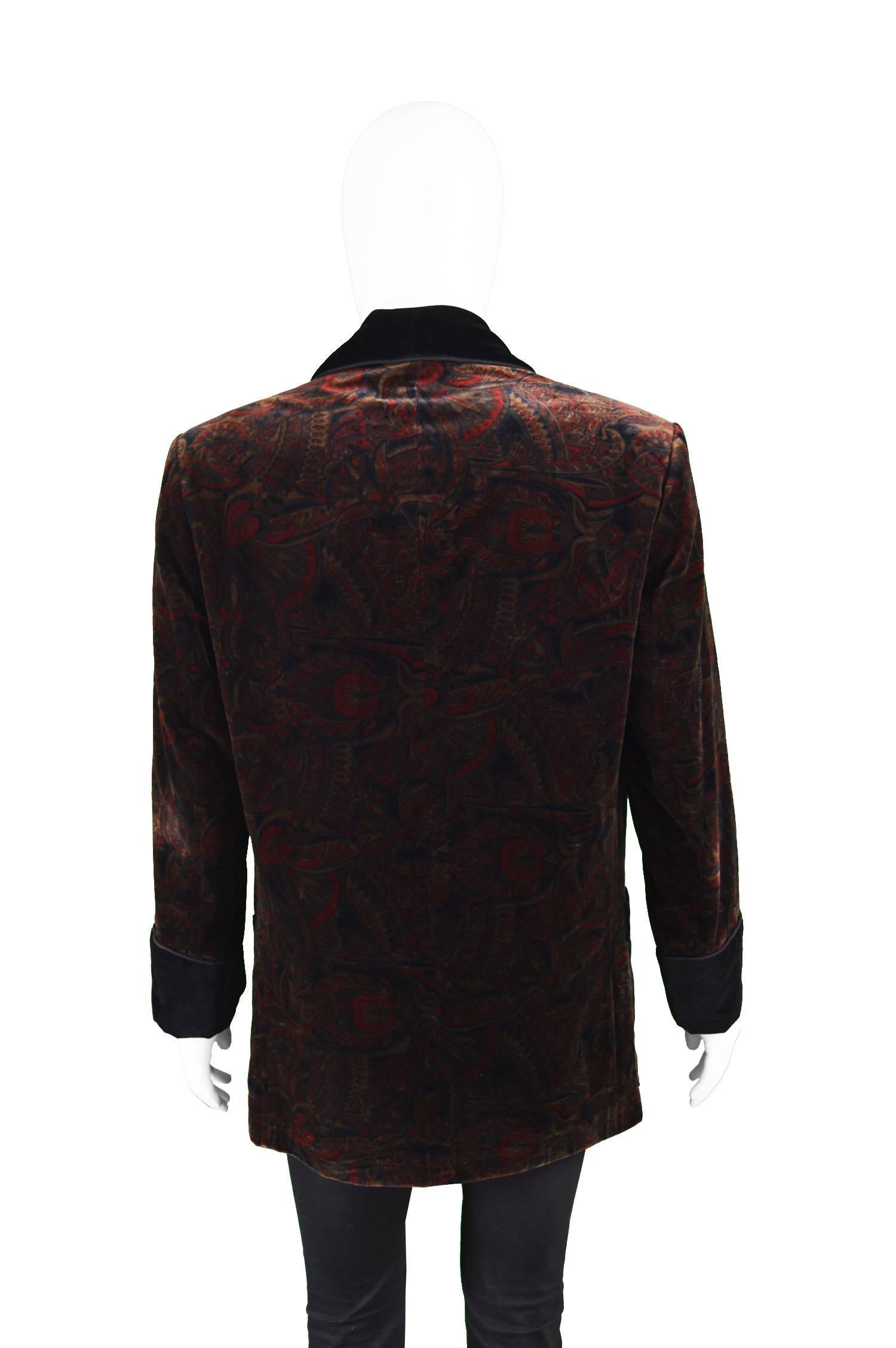 Men's Vintage Paisley Print Velvet Smoking Jacket with Braided Lapels, 1980s For Sale 2