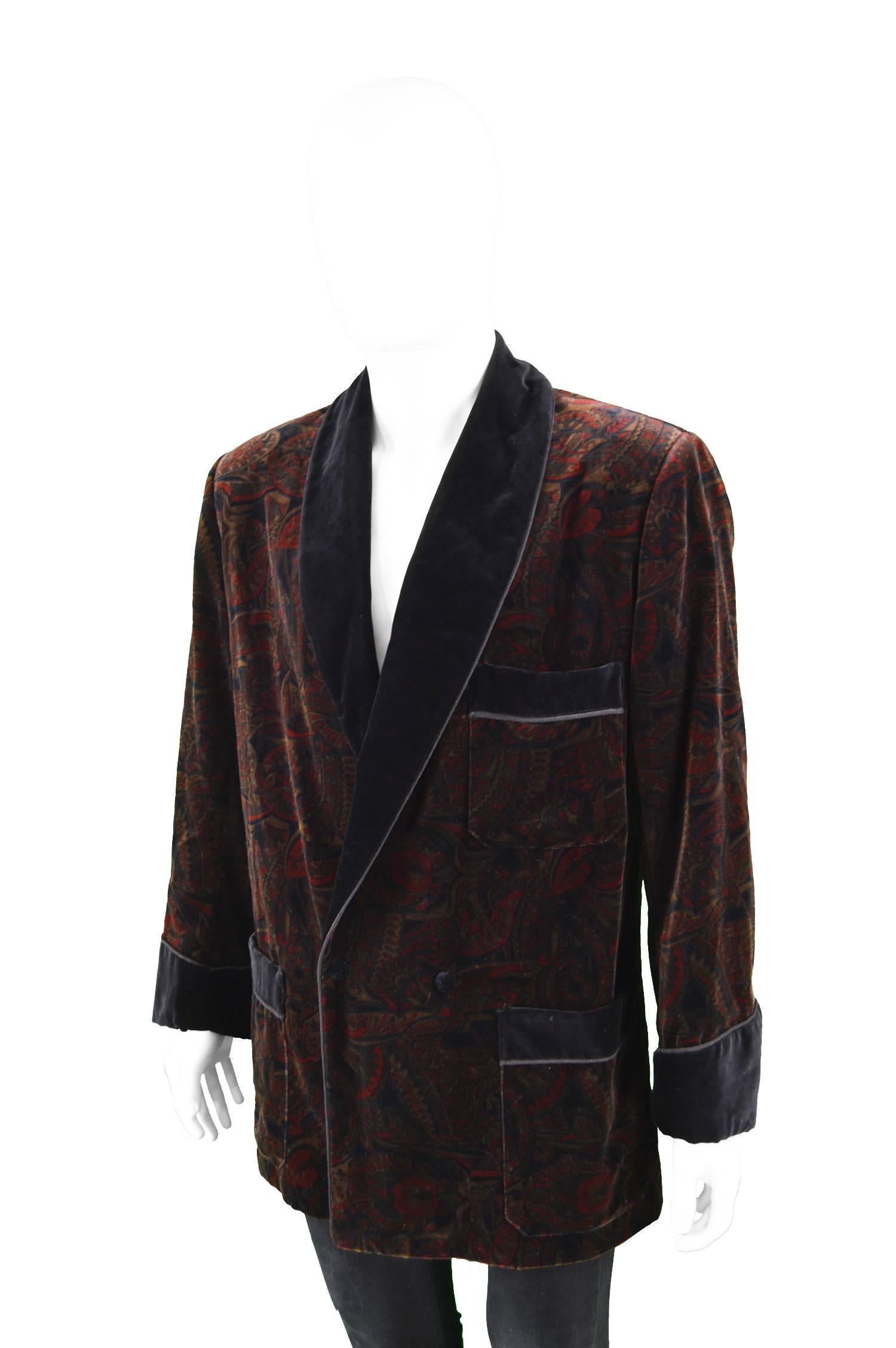 Men's Vintage Paisley Print Velvet Smoking Jacket with Braided Lapels, 1980s For Sale 1