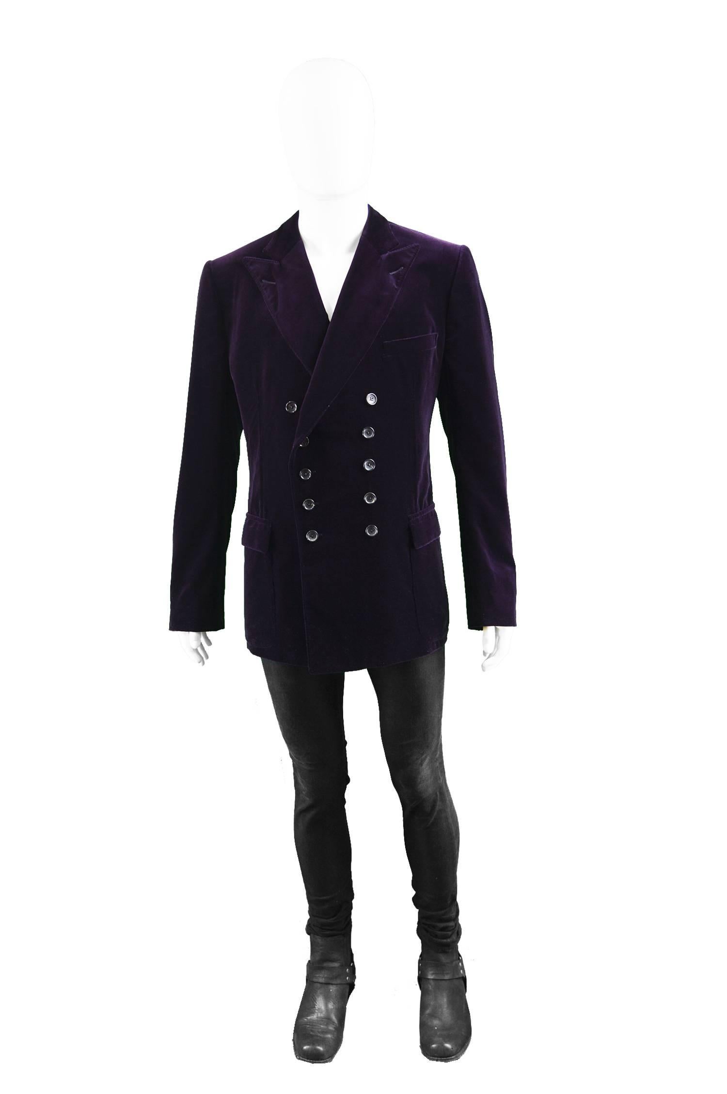 Gucci Men's Dark Purple Velvet  Double Breasted Peaked Lapels Dinner Jacket

Estimated Size: Unlabelled fits roughly like a Men’s Large. Please check all measurements
Chest - 44” / 106cm (allow a couple of inches room for movement)
Waist - 42” /