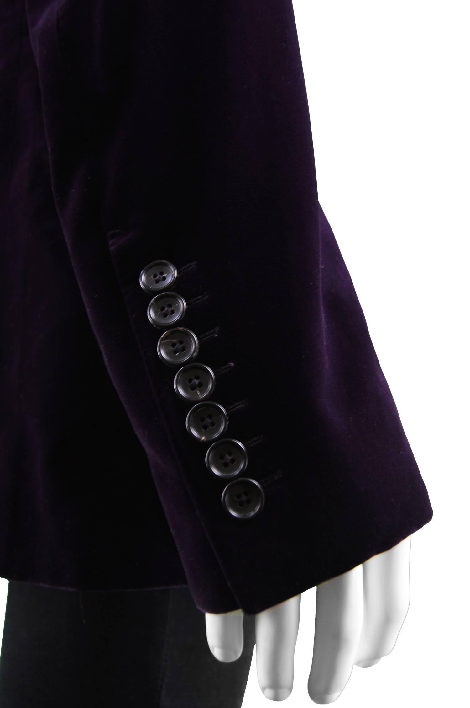 Gucci Men's Dark Purple Velvet Double Breasted Peaked Lapels Dinner Jacket In Excellent Condition In Doncaster, South Yorkshire