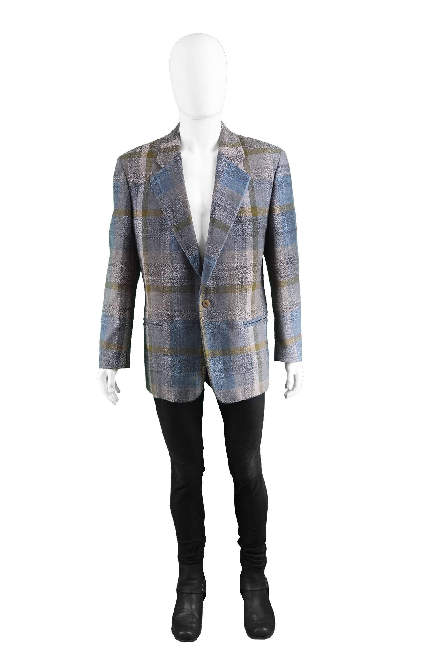 Umberto Ginocchietti Vintage Men's Wool Plaid Tweed Blazer, 1980s

Size: Marked 48 which is rougly a men’s Small to Medium. Please check all measurements. 
Chest - 42” / 106cm (Please allow a couple of inches room for movement)
Length (Shoulder to