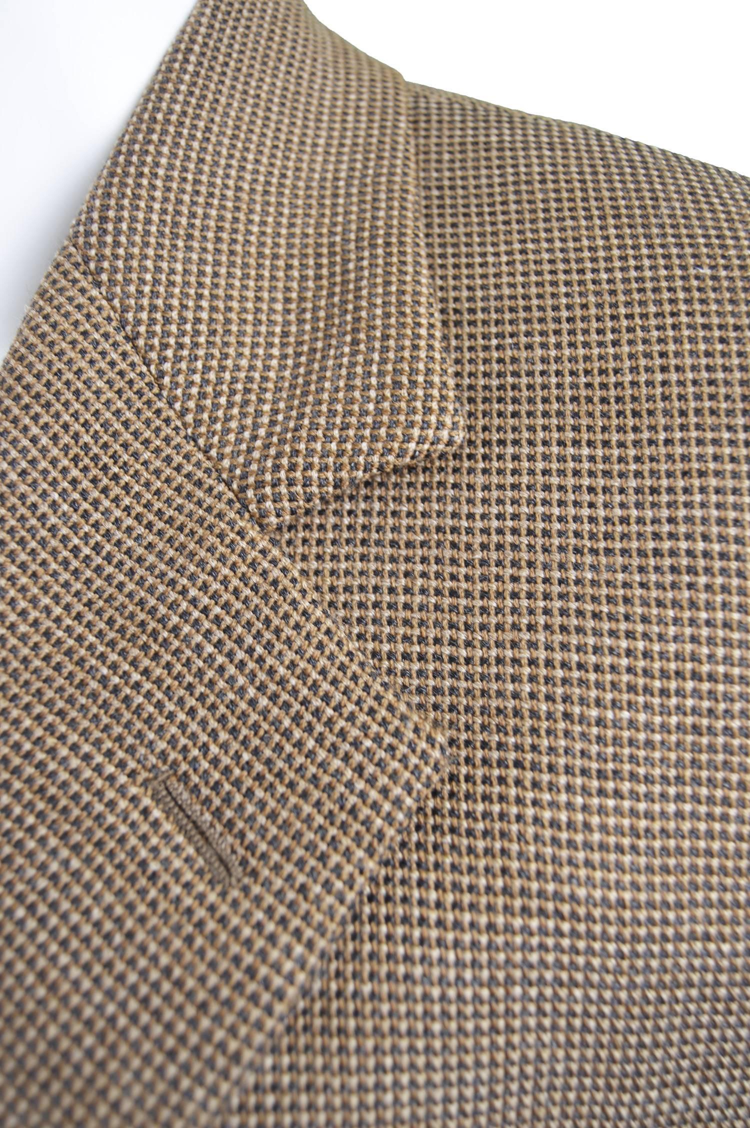 Valentino Vintage Men's Brown Woven Italian Wool Sportcoat, 1990s In Excellent Condition For Sale In Doncaster, South Yorkshire
