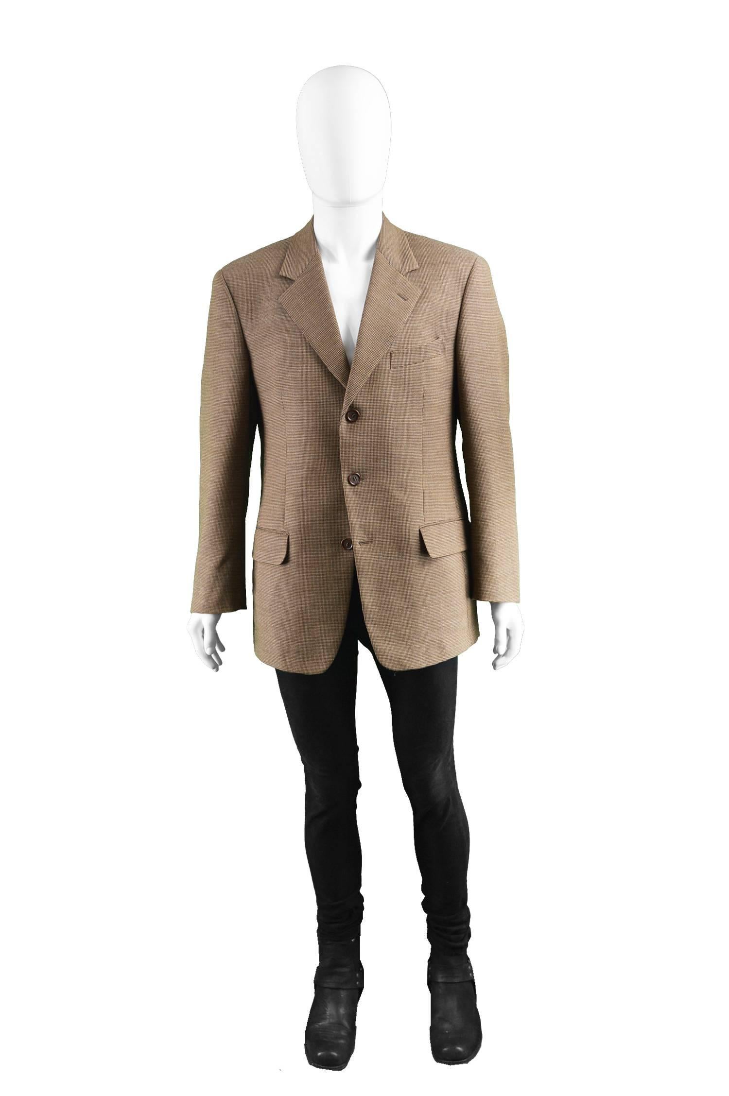 Valentino Vintage Men's Brown Woven Italian Wool Sportcoat, 1990s
Estimated Size: Men's Medium / 40R. Please check all measurements.
Chest - 42” / 106cm (please allow a couple of inches room for movement)
Length (Shoulder to Hem) - 29” /