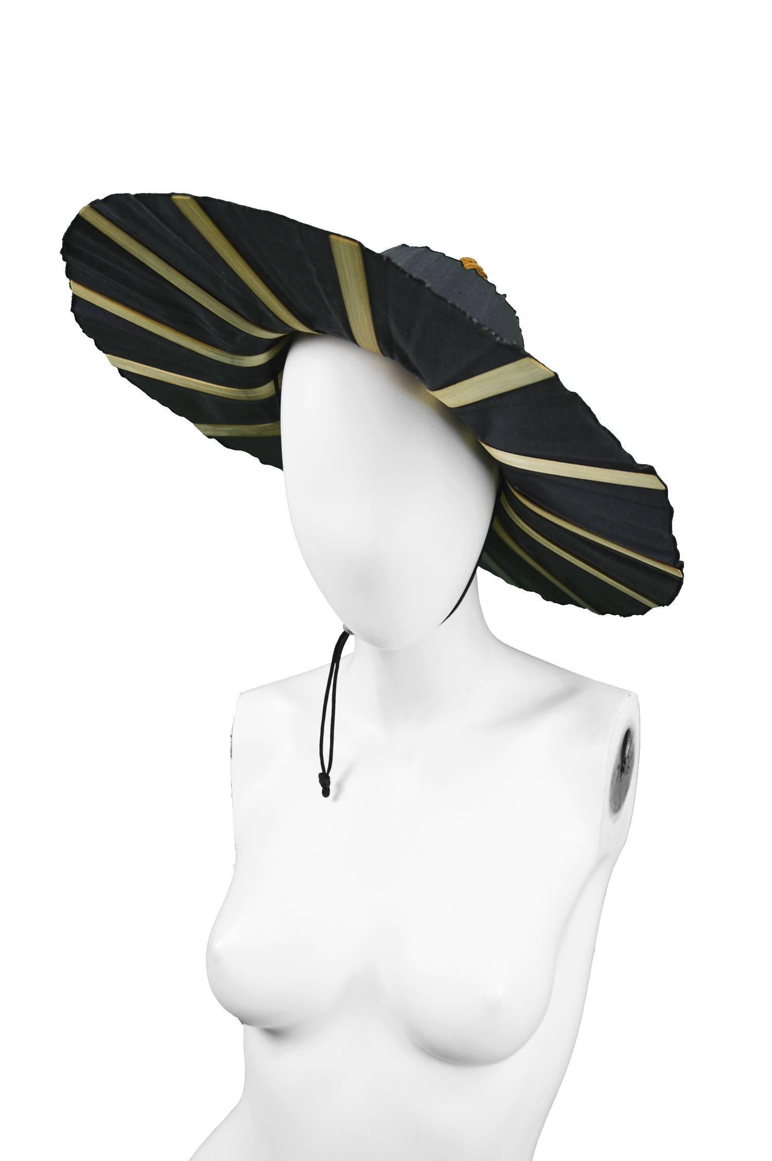 Heather Allan Architectural Folding Wood and Cotton Fan Sun Hat, 1990s In Good Condition For Sale In Doncaster, South Yorkshire