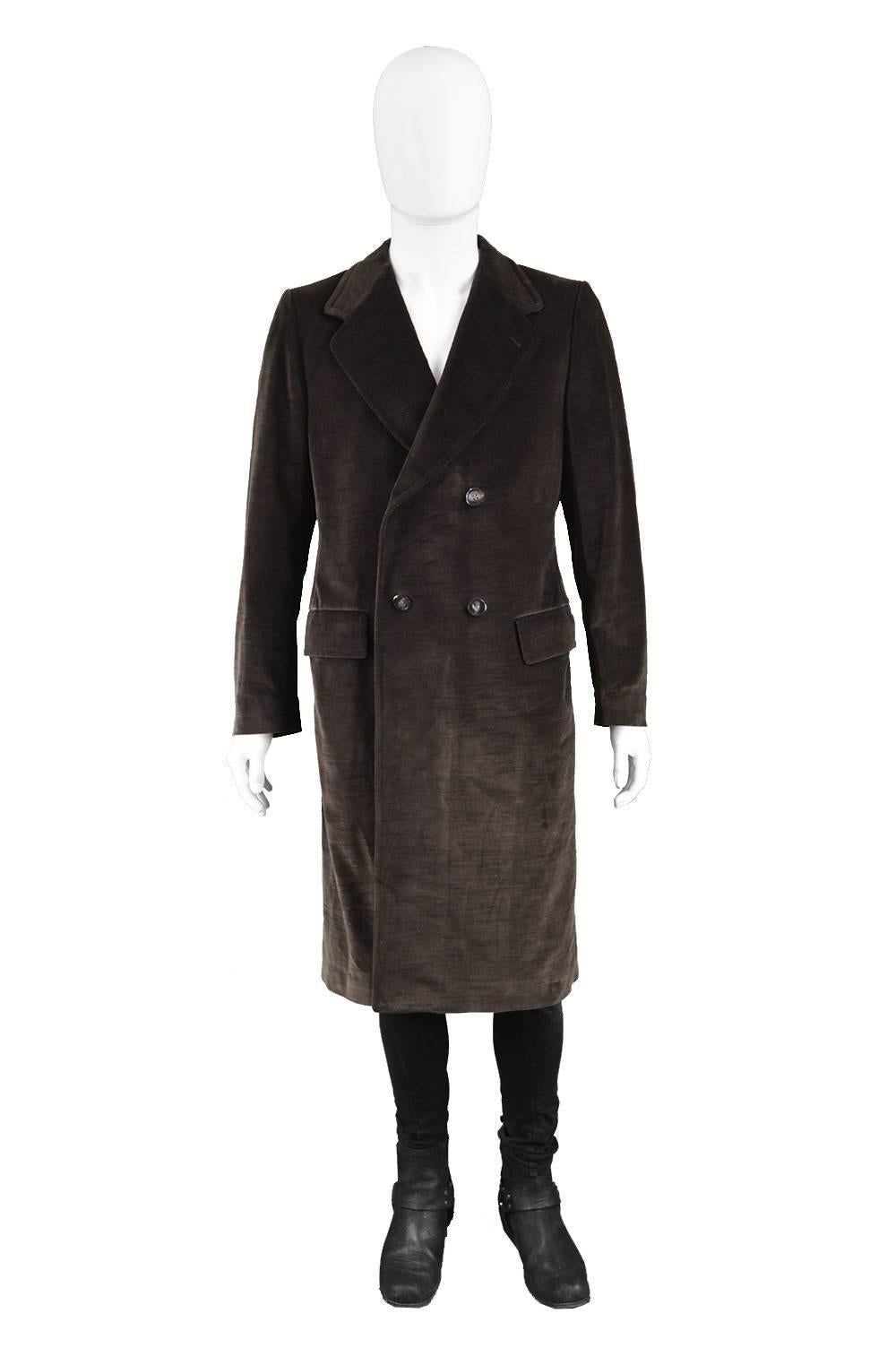 Ted Lapidus Men's Vintage Brown Double Breasted Velvet Trenchcoat, 1970s

Size: Marked 42”  / Men’s Large but would also suit a men's Medium. Please check measurements.
Chest - 42” / 106cm 
Length (Shoulder to Hem) - 43” / 109cm
Shoulder to Shoulder