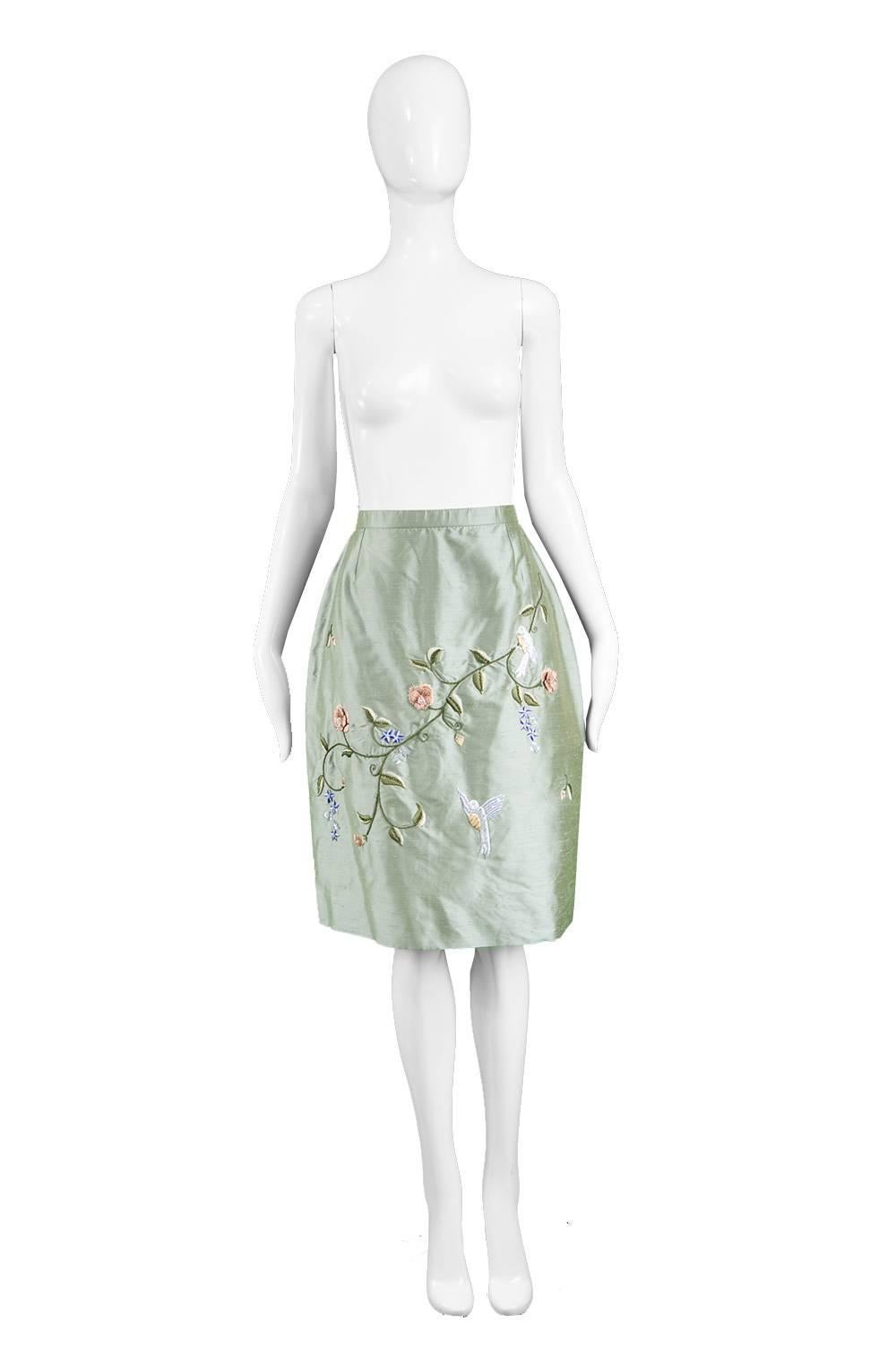 Belville Sassoon Asian Embroidered and Beaded Green Pure Silk Skirt, 1980s

Estimated Size: UK 10-12/ US 6-8/ EU 38-40. Please check measurements.
Waist - 29” / 73cm
Hips - Up to 44” / 112cm
Length (Waist to Hem) - 25” / 63cm

Condition: Excellent