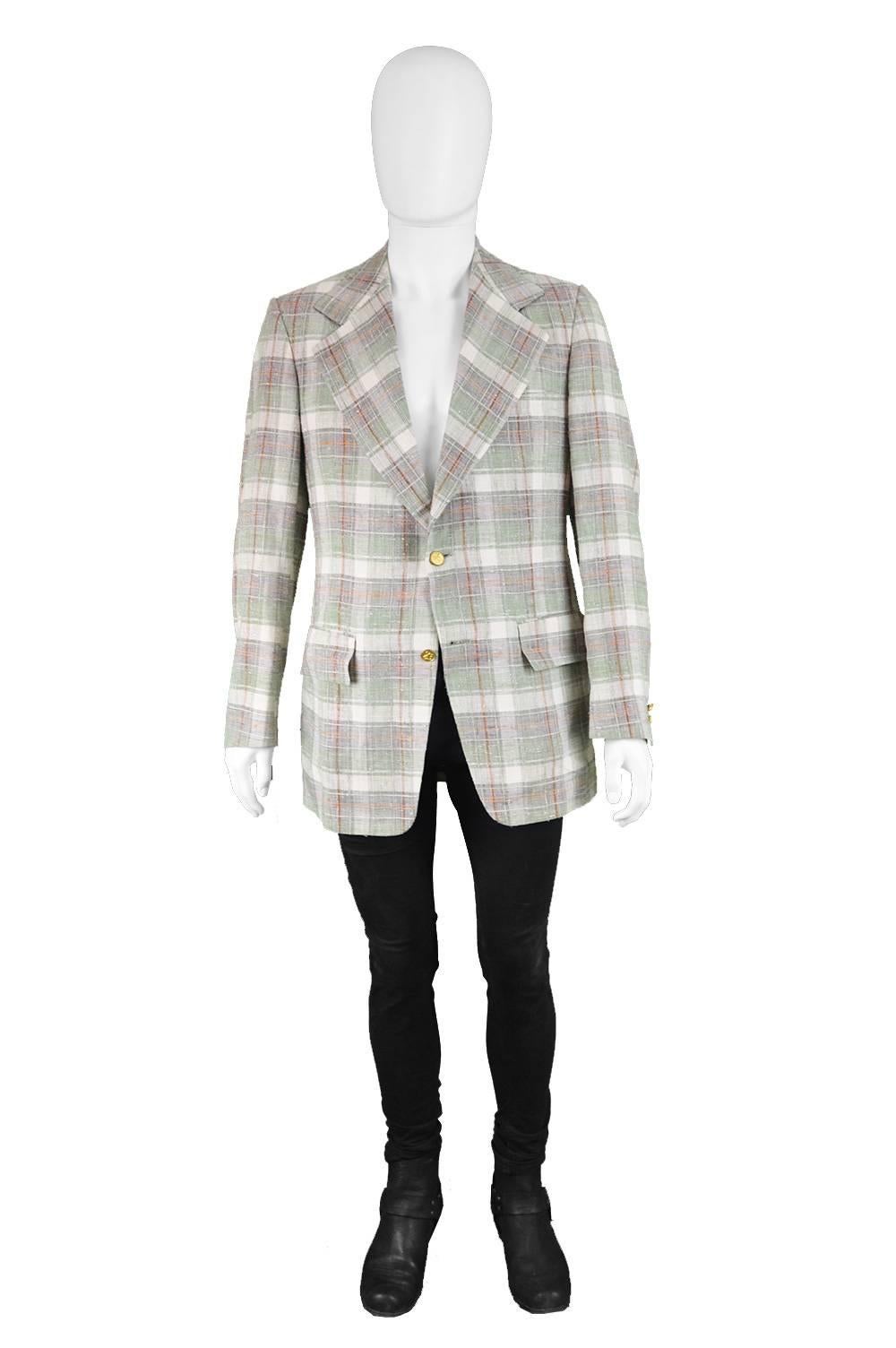 Geoffrey Beene Vintage Men's Checked Linen Sportcoat Blazer Jacket, 1970s

Estimated Size: Men's Medium. Please check measurements.
Chest - 40” / 101cm
Waist - 36” / 91cm
Length (Shoulder to Hem) - 30” / 76cm
Shoulder to Shoulder - 18” / 46cm
Sleeve