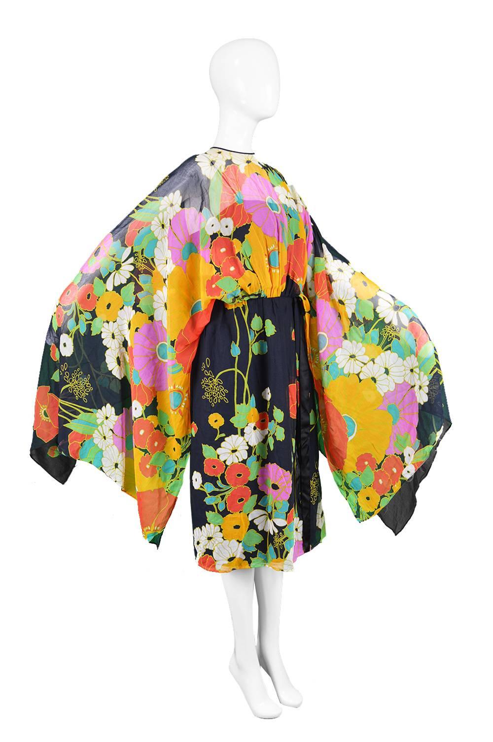 Capriccio Vintage Cotton Kimono Sleeve Vibrant Multicolored Dress, 1970s In Excellent Condition In Doncaster, South Yorkshire