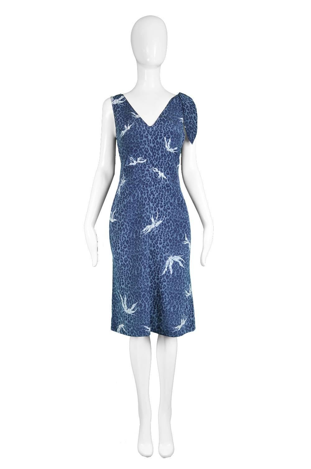 Chloé by Stella Mccartney Vintage Sleeveless Blue Silk Leopard Dress, S/S 1999

Estimated Size: UK 12/ US 8/ EU 40. Please check measurements.
Bust - 36” / 91cm
Waist - 32” / 81cm
Hips -40” / 101cm
Length (Shoulder to Hem) - 42” /106cm

Condition: