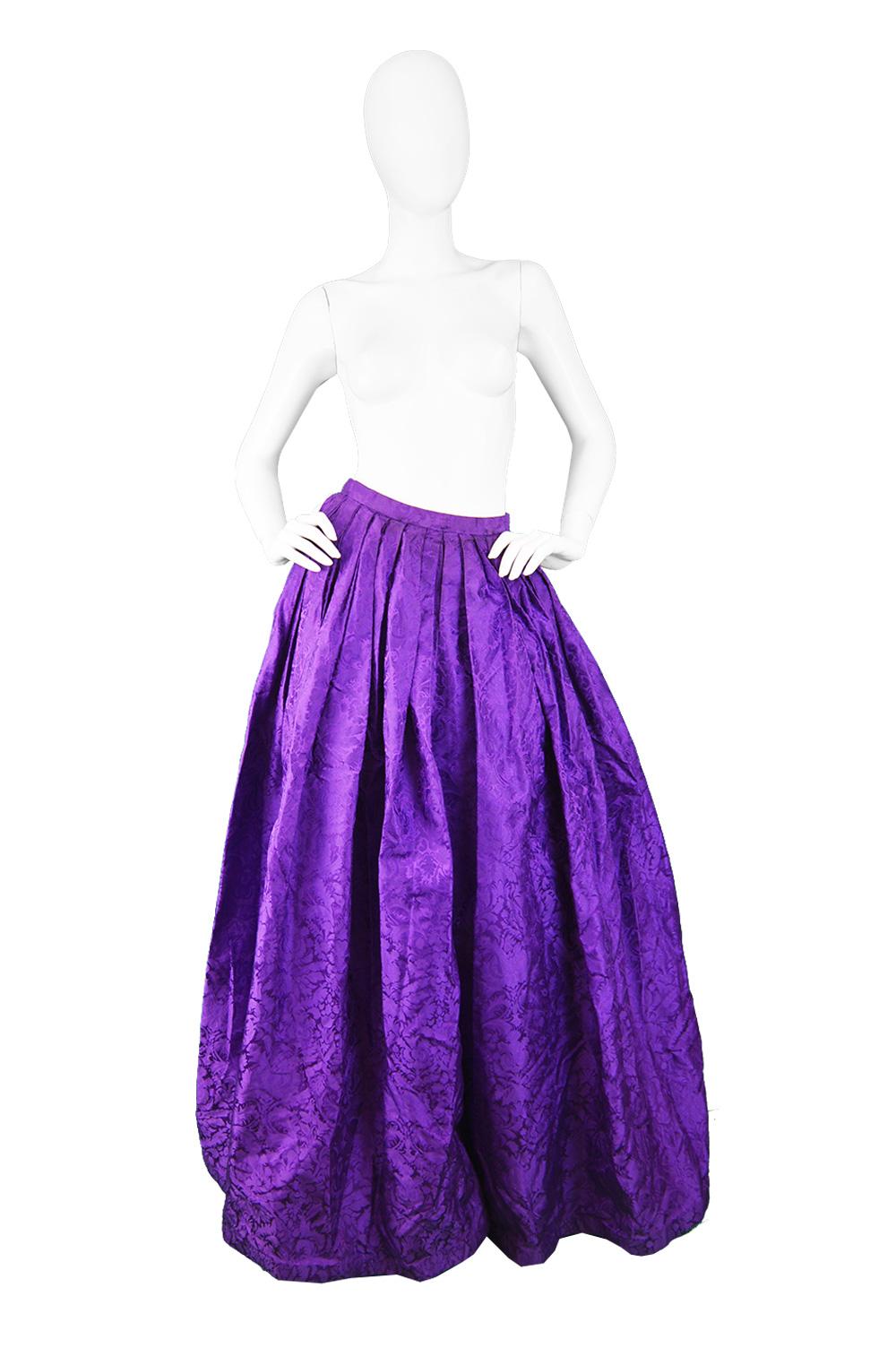Oscar de la Renta Purple Silk Damask Satin Jacquard Wide Leg Palazzo Trousers, 1980s

Estimated Size: UK 6/ US 2/ EU 34. Please check measurements.
Waist - 25” / 63cm
Hips - Free
Rise - 15” / 38cm
Inside Leg - 37” / 94cm

Condition: Excellent