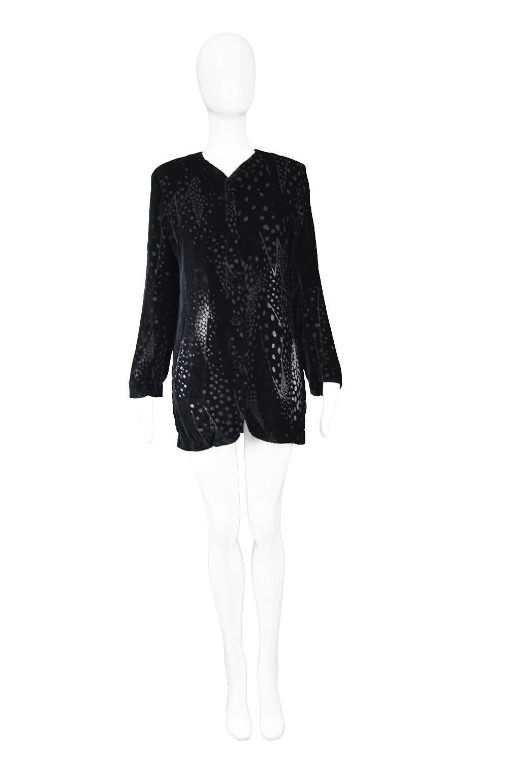 Georgina von Etzdorf Black Silk Devore Burnout Velvet Evening Blazer Jacket, 1980s 

Size: UK 12-14/ US 8-10/ EU 40-42. Please check measurements.
Bust - 38” / 96cm 
Waist - 38” / 96cm
Hips - 40” / 101cm
Length (Shoulder to Hem) - 30” /