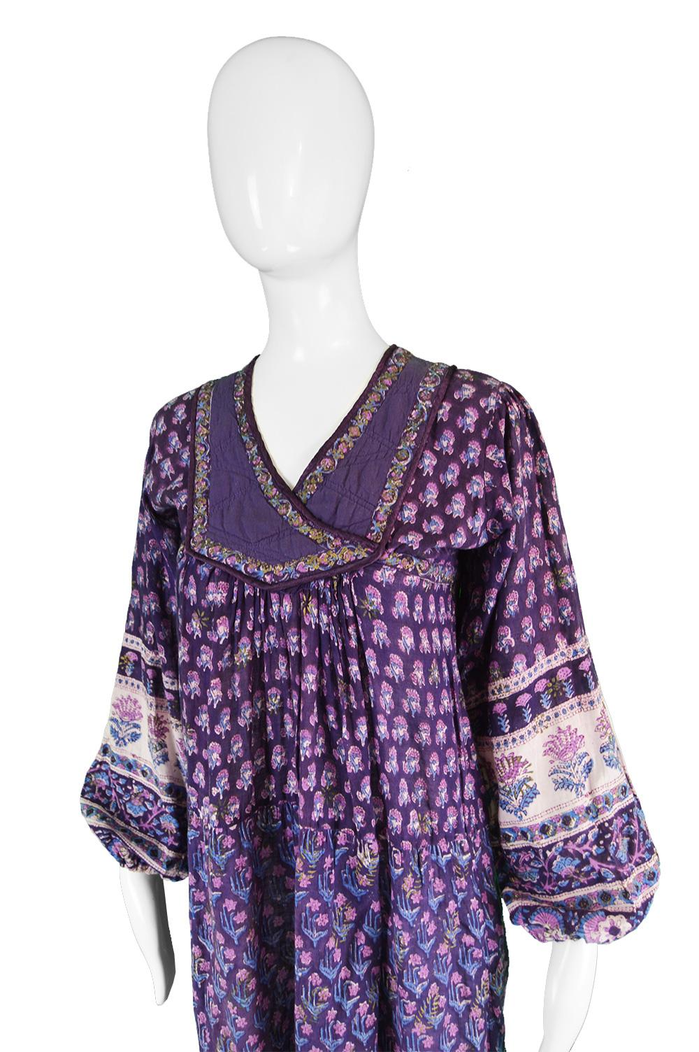 Women's Alpnani Purple Indian Cotton Gauze Block Printed Quilted Boho Dress, 1970s For Sale