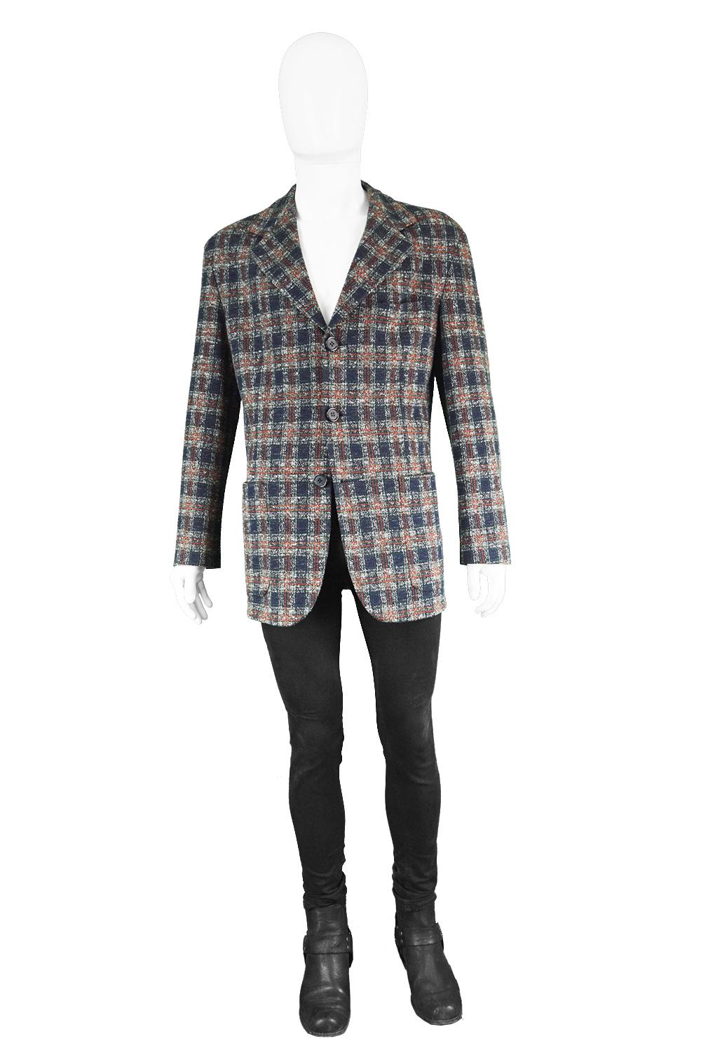 Dolce & Gabbana Vintage Men's Italian Wool & Cotton Plaid Blazer Jacket, 1990s

Size: Marked 48 which is roughly a men's Small to Medium. Please check measurements.
Chest - 42” / 106cm (allow a couple of inches room for movement)
Waist - 38” /