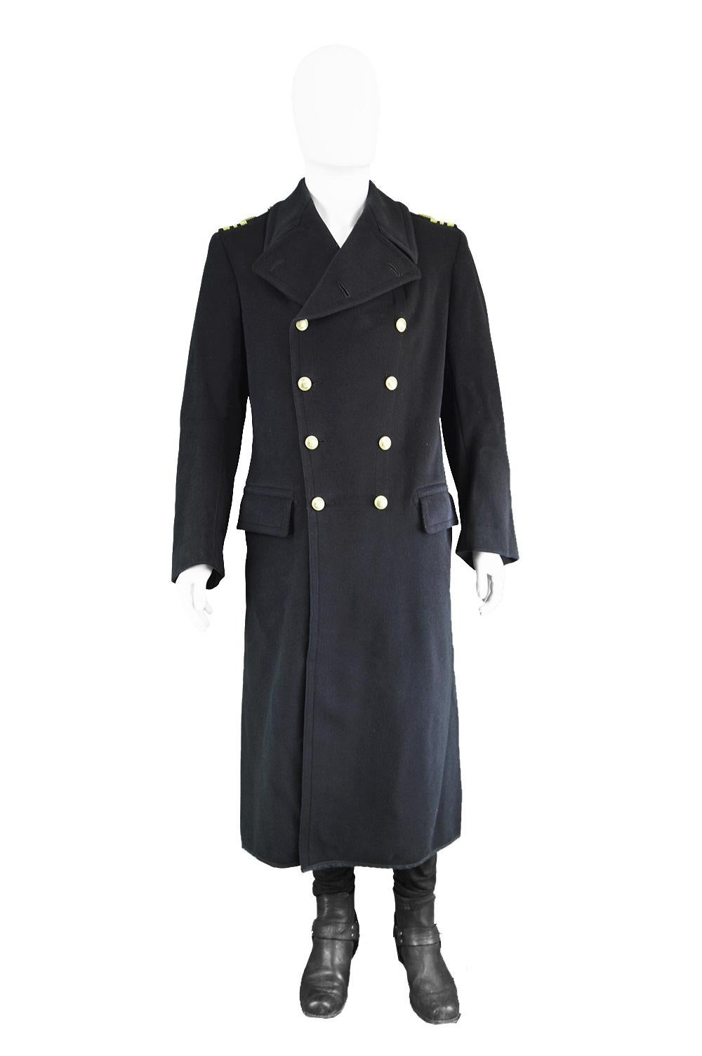 Gieves Vintage 1940s Men's Dark Blue Heavy Wool Naval Military Greatcoat

Estimated Size: Men's Large. Please check measurement's 
Chest - 44” / 112cm (allow roughly 2-4