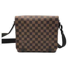 Borsa a tracolla Louis Vuitton District PM Damier Ebene in tela marrone