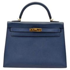 Sac à main Hermès Kelly 32 en cuir Epsom bleu, poignées dorées, collection HW, 2017