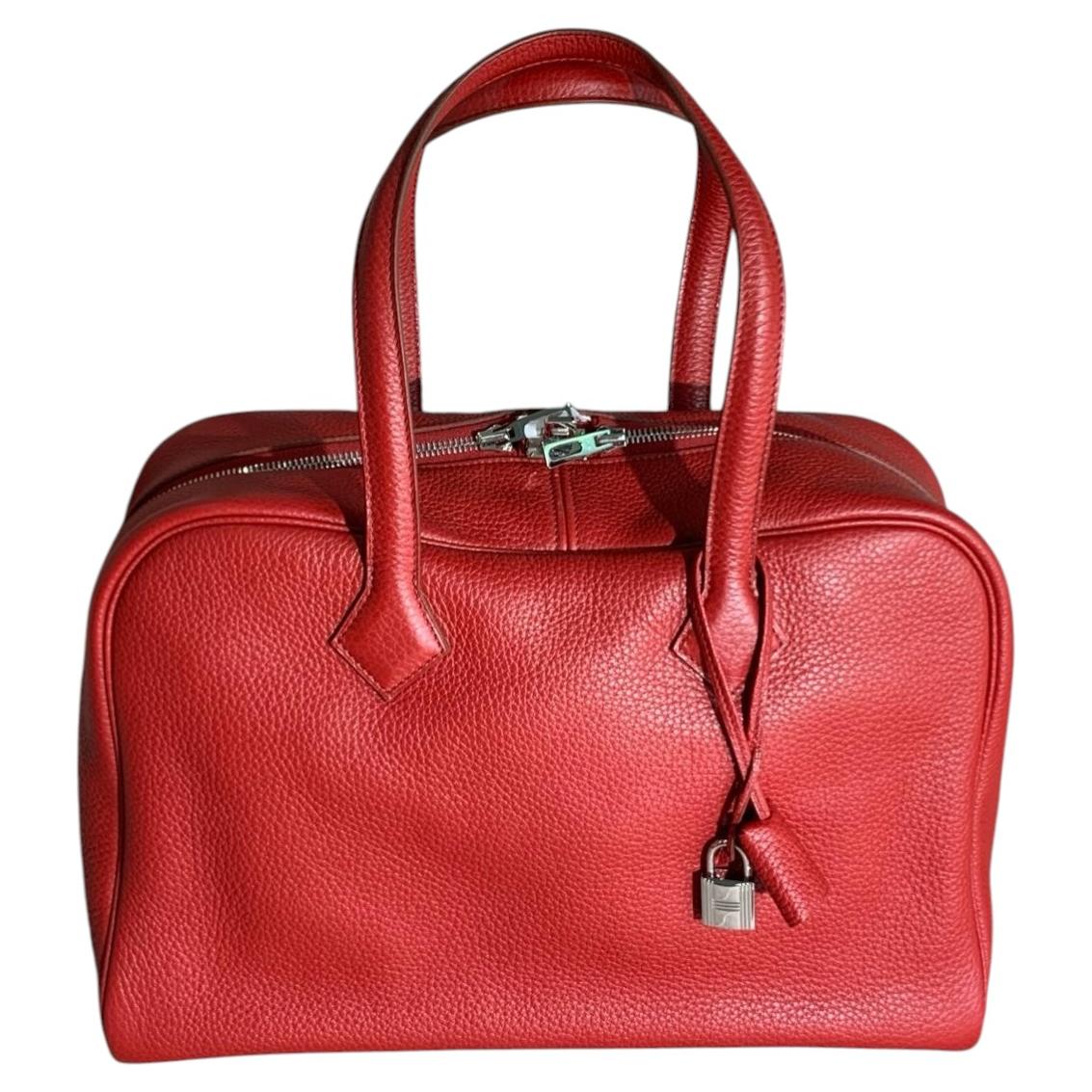 Bolsa de gimnasio Hermes Victoria 35 de piel roja con herrajes plateados, 2013