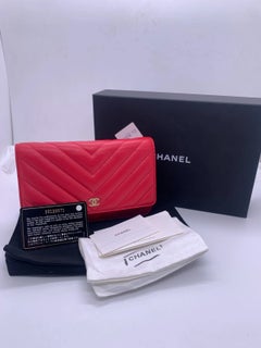 Portefeuille Chanel Chevron Caviar avec chaîne, sac à bandoulière à rabat rouge-rose, fermoir doré HW