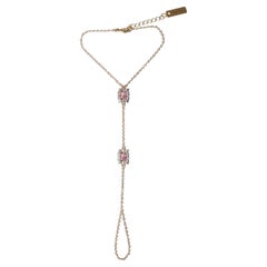 Catena da polso Carré in oro placcato 14K rosa brillante con due pietre incorniciate