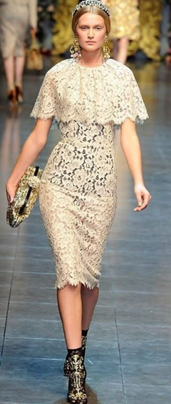 Robe mi-longue en dentelle Dolce & Gabbana Haute Couture, collection automne-hiver 2012