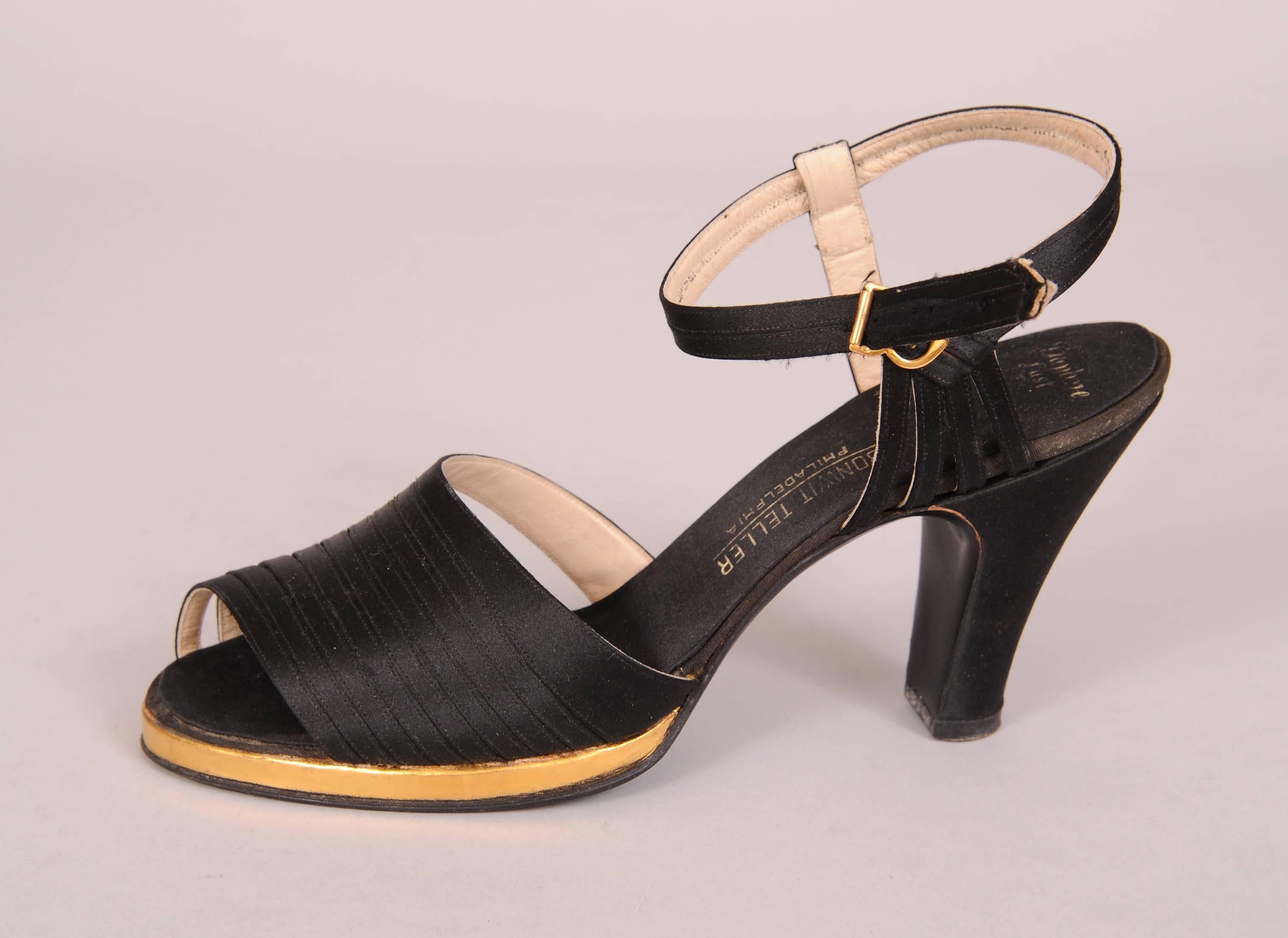 Newton Elkins for Bonwit Teller 1940's Black Silk and Gold Kid Evening Sandals In Excellent Condition In New Hope, PA