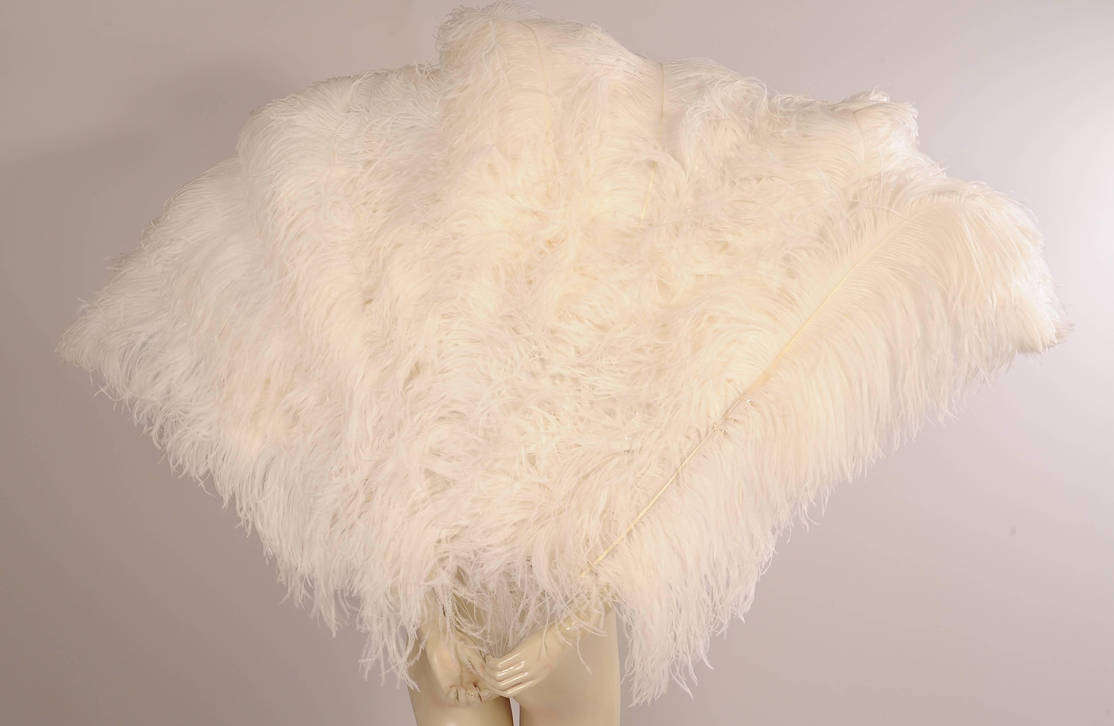 Patrick Kelly Atelier Large Pair of Lucite and White Ostrich Feather Fans 1989 In Excellent Condition In New Hope, PA