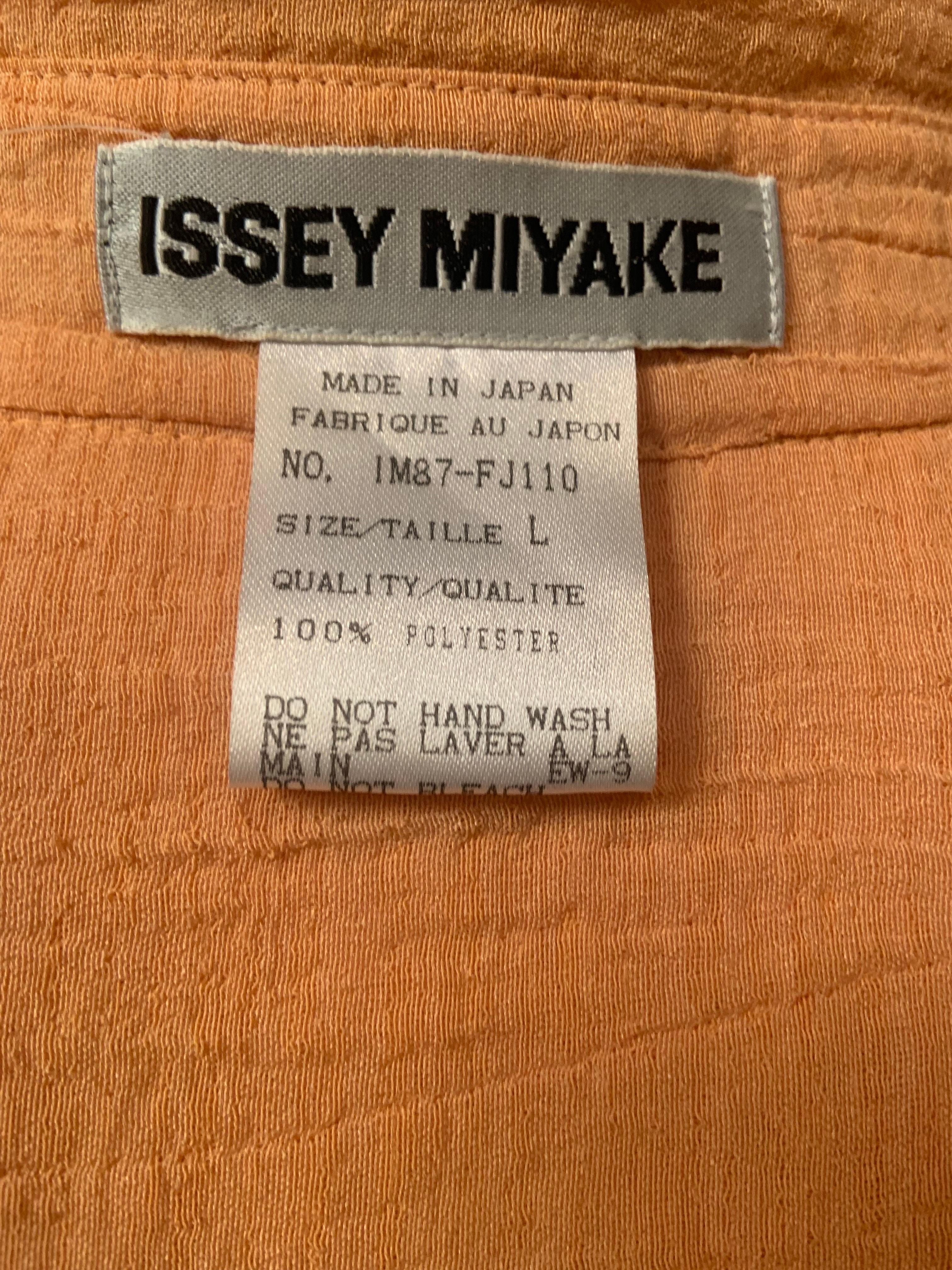 Blusa o Camisa Color Melón Issey Miyake Talla Grande en venta 2