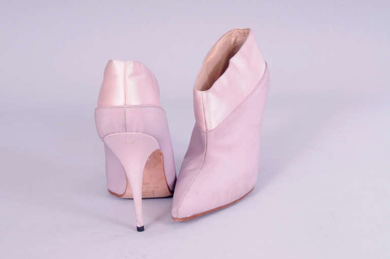 Lavender silk and pale pink satin are used for these ultra feminine short booties from the Givenchy Haute Couture runway. Lined in soft beige kidskin they are marked Hand Made in Italy and size 40. They are in excellent condition with a faint mark
